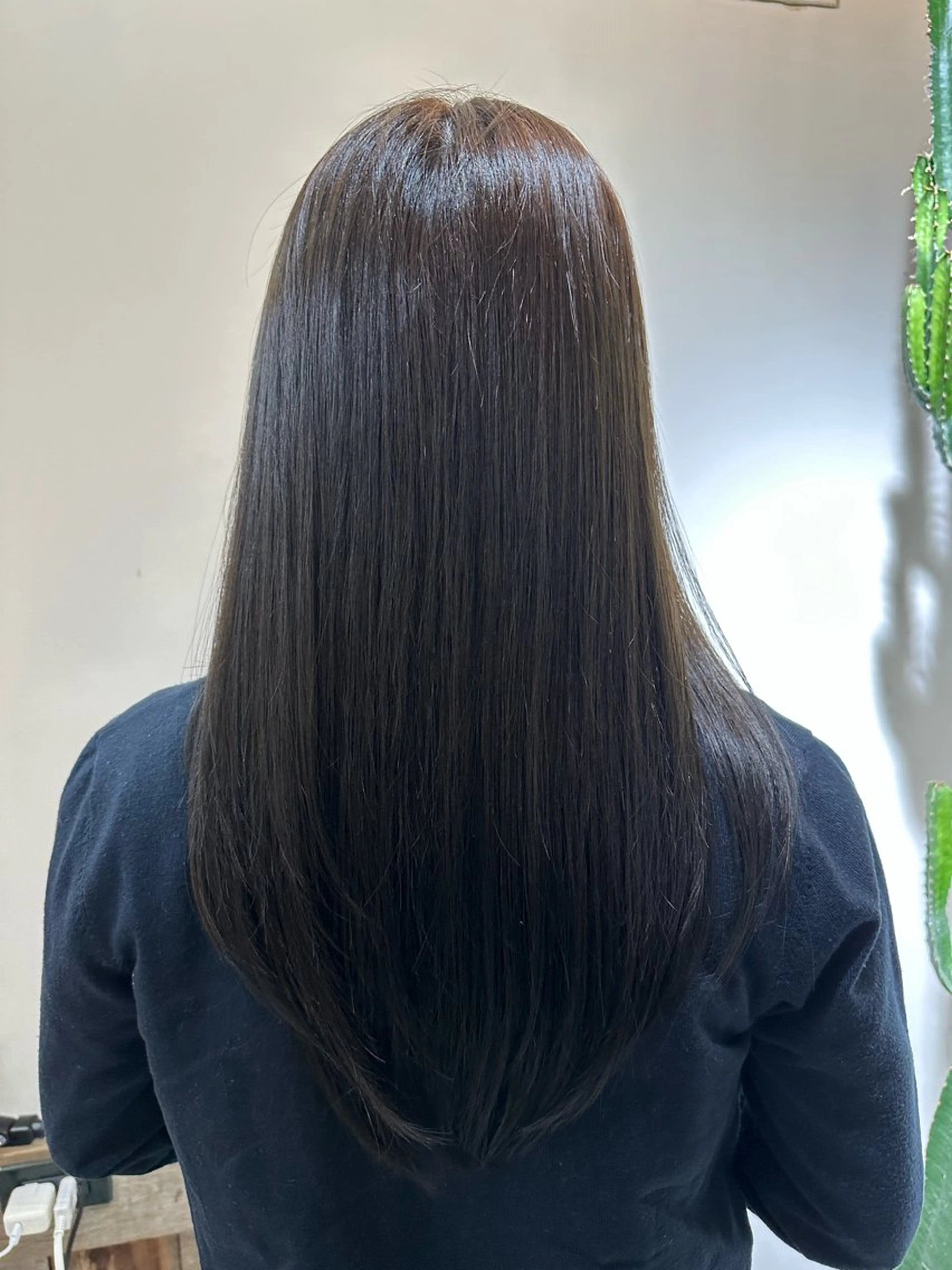 ロング カラー オリーブカラー kith. モアナのヘアスタイル