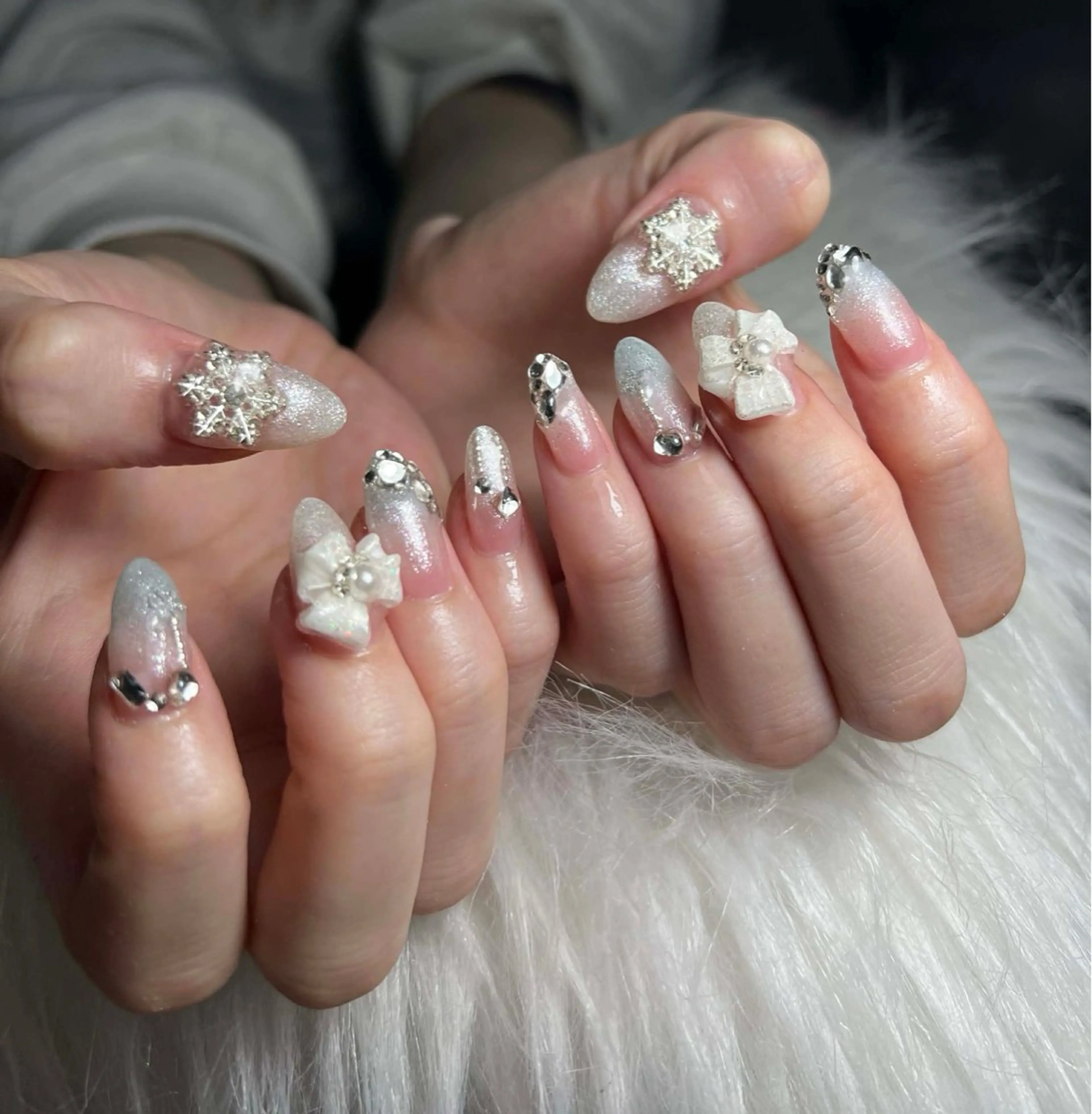 ネイル オーロラネイル クリアネイル 成人式 フラッシュネイル ジェルネイル ハンドネイル Amee Nail Salonのネイルデザイン