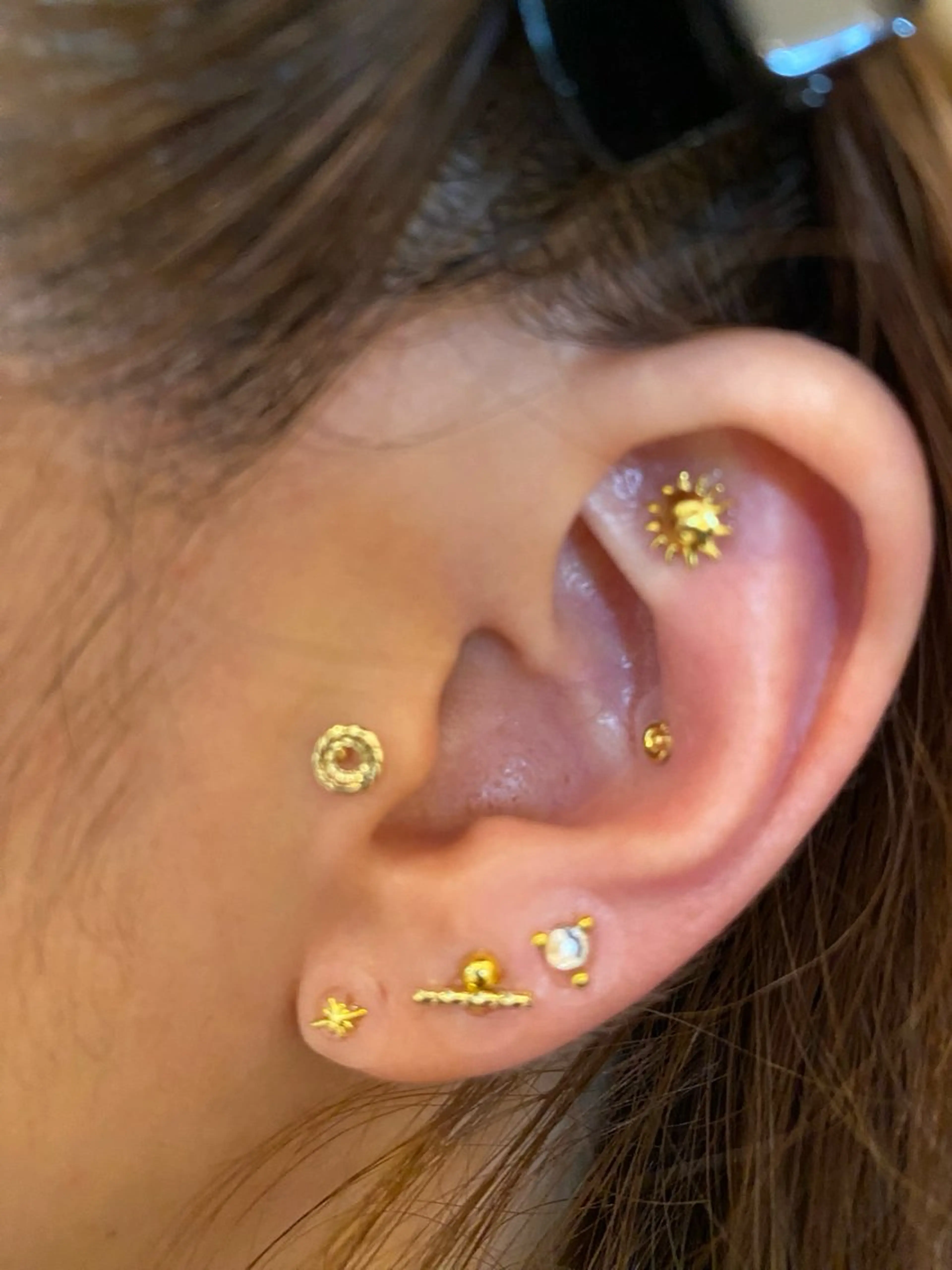 耳ツボジュエリー(両耳6粒まで）デザインお任かせコ－スの写真