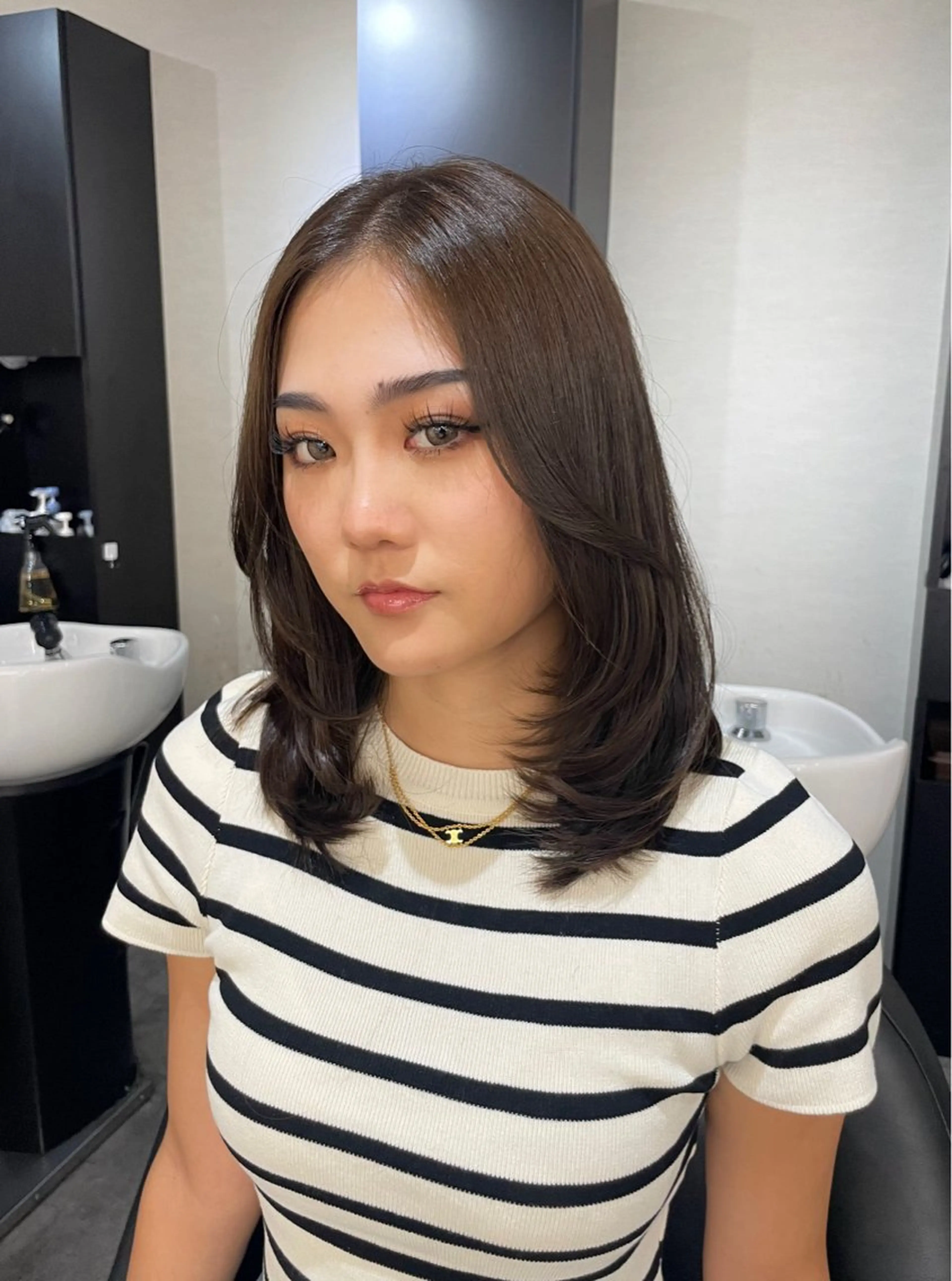 ミディアム カラー アッシュ ベージュカラー ブリーチ 透明感カラー ダブルカラー レイヤー /髪質改善/ariのヘアスタイル