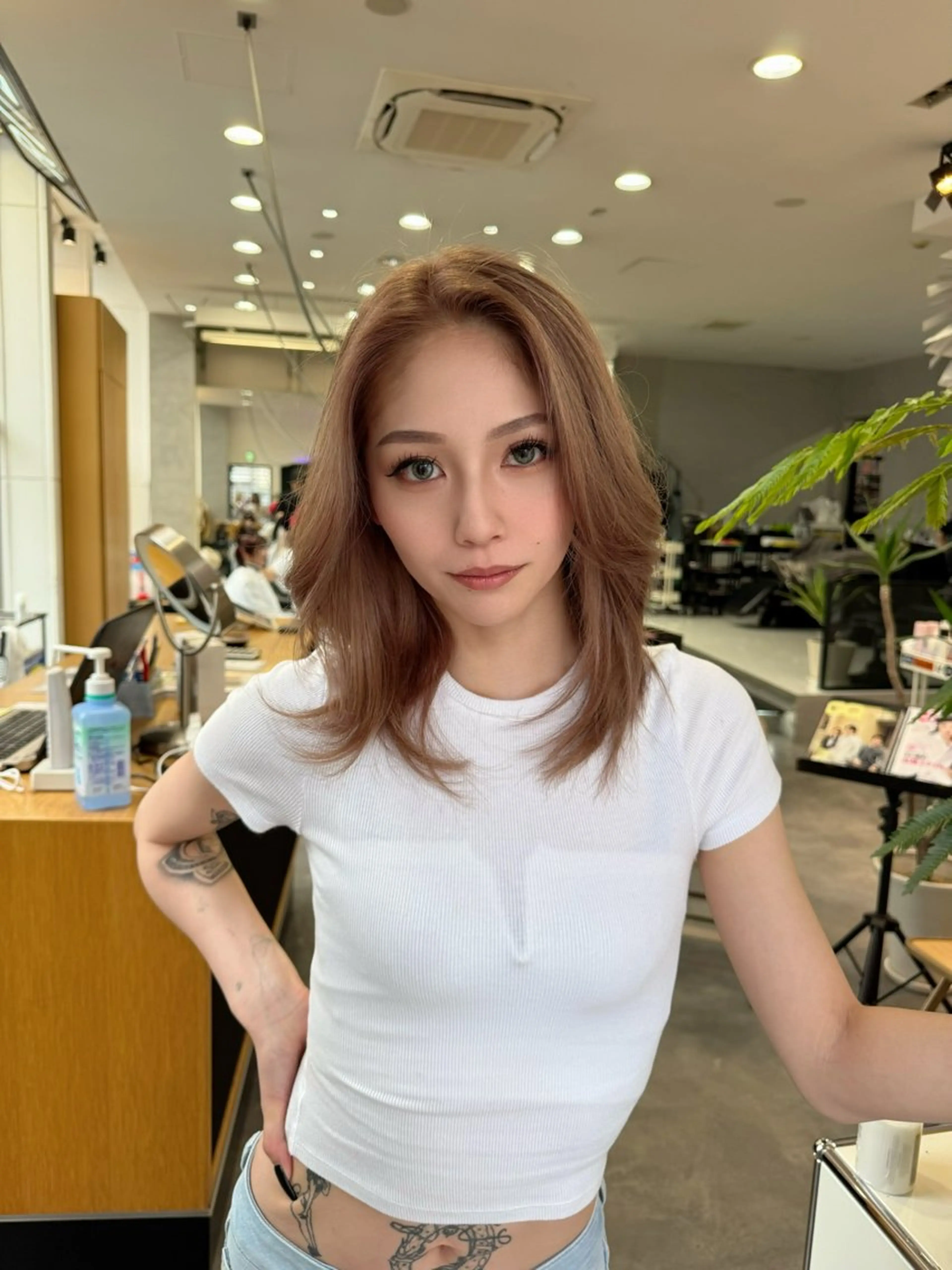 ミディアム レイヤーカット RITZY ヒヨリのヘアスタイル