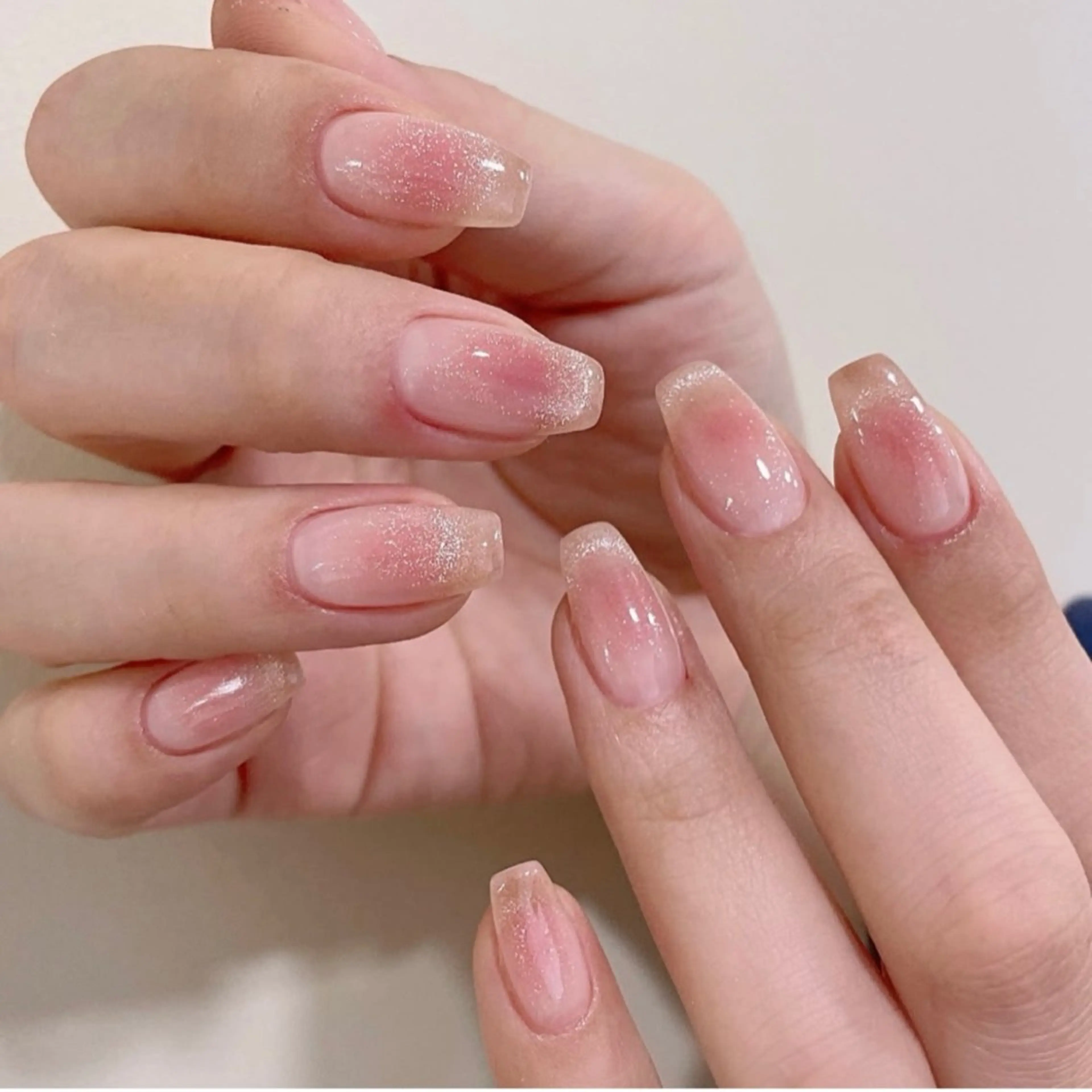 ネイル チークネイル キラキラネイル 韓国ネイル 水色 マグネットネイル ハンドネイル Lala Nailsのネイルデザイン