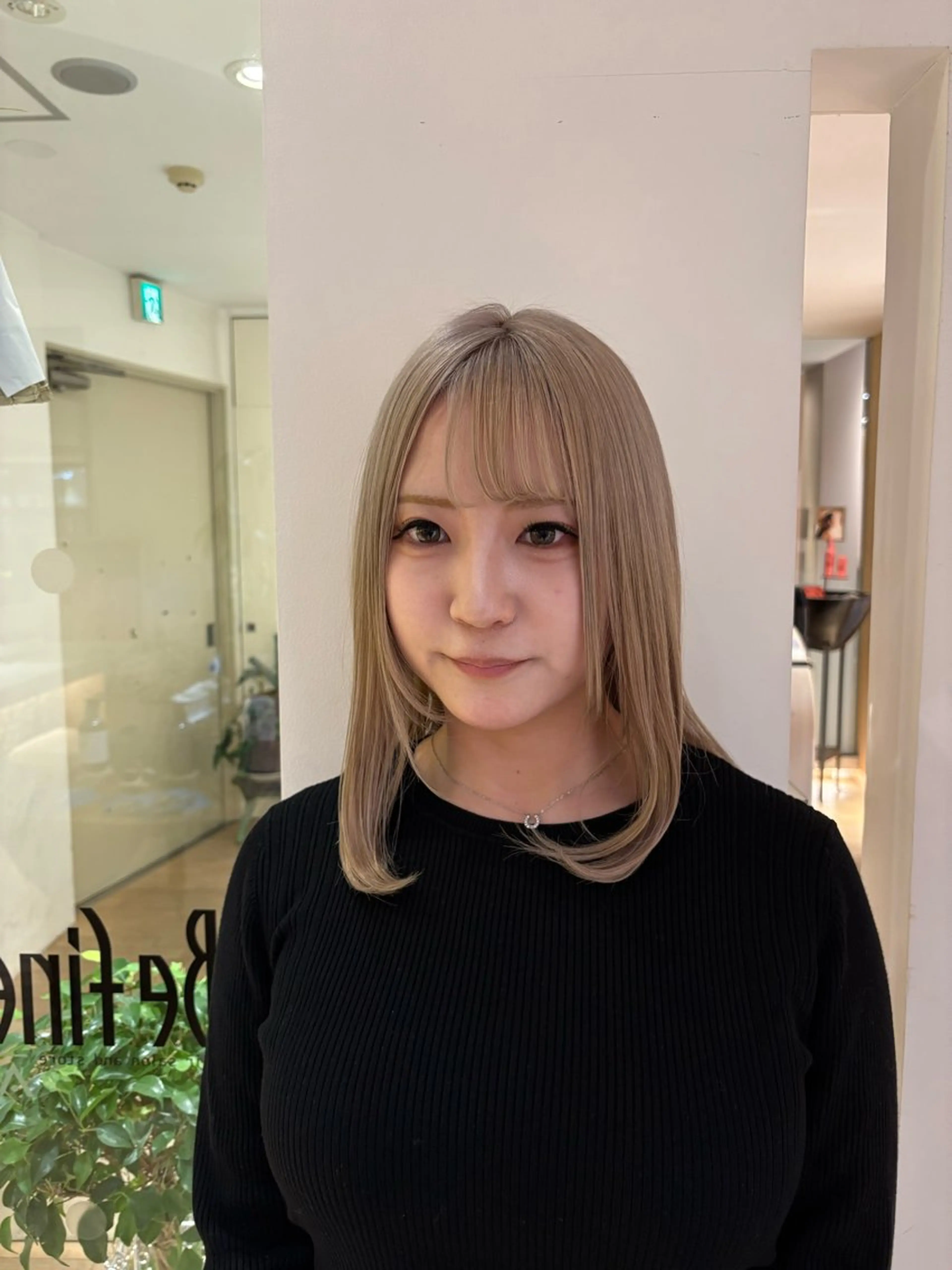 セミロング カラー タケダ ホノカのヘアスタイル