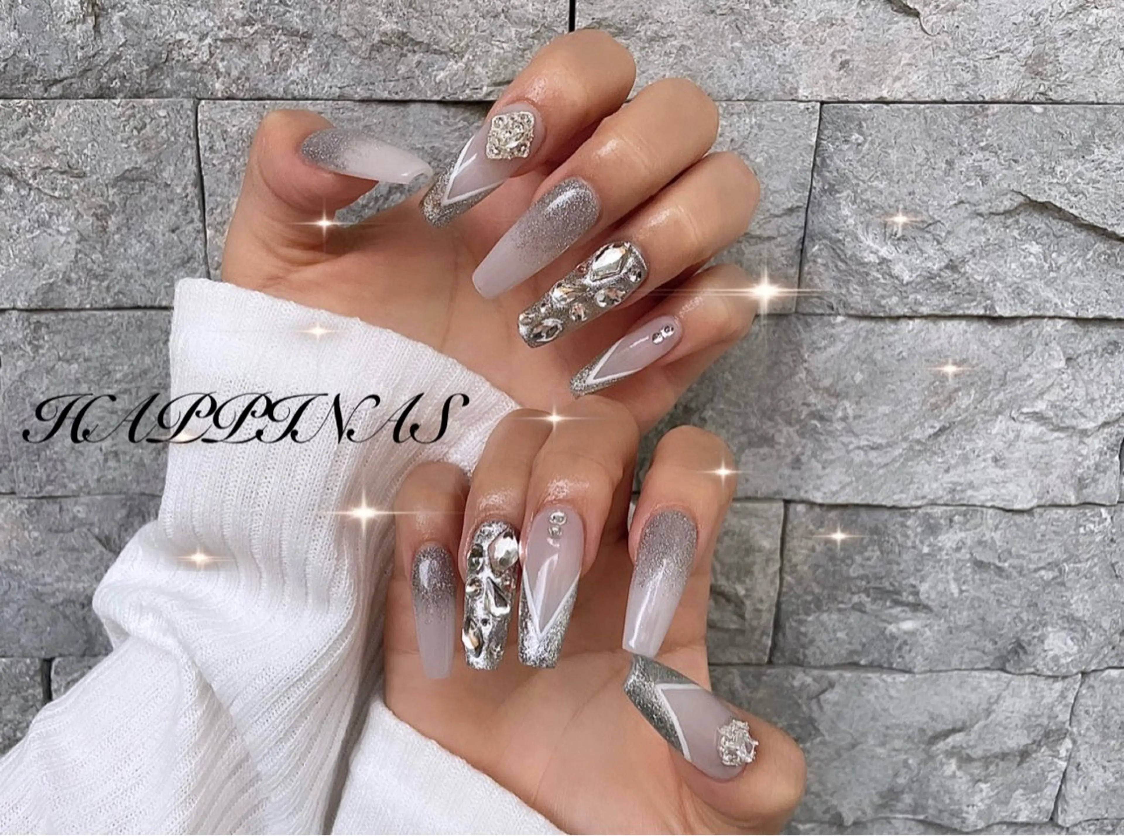 ネイル フレンチネイル グラデーション ロングネイル スカルプネイル シルバー ハンドネイル HAPPINAS Jrネイリスト💅のネイルデザイン