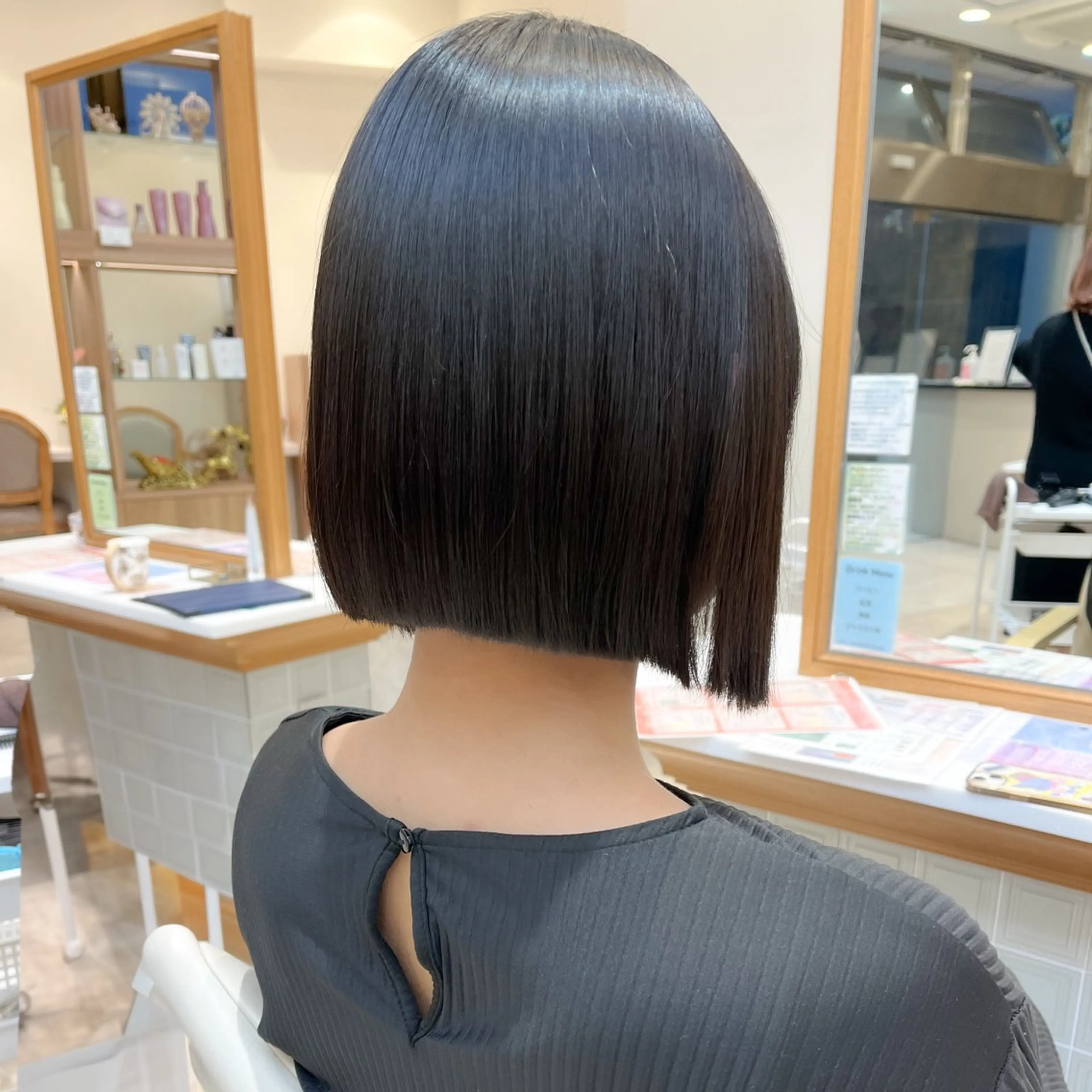 ✨レイヤーカット以外の方はこちら✨[似合わせカット]＋[縮毛矯正]＋[髪質改善トリートメント]※ホームケア付きの写真