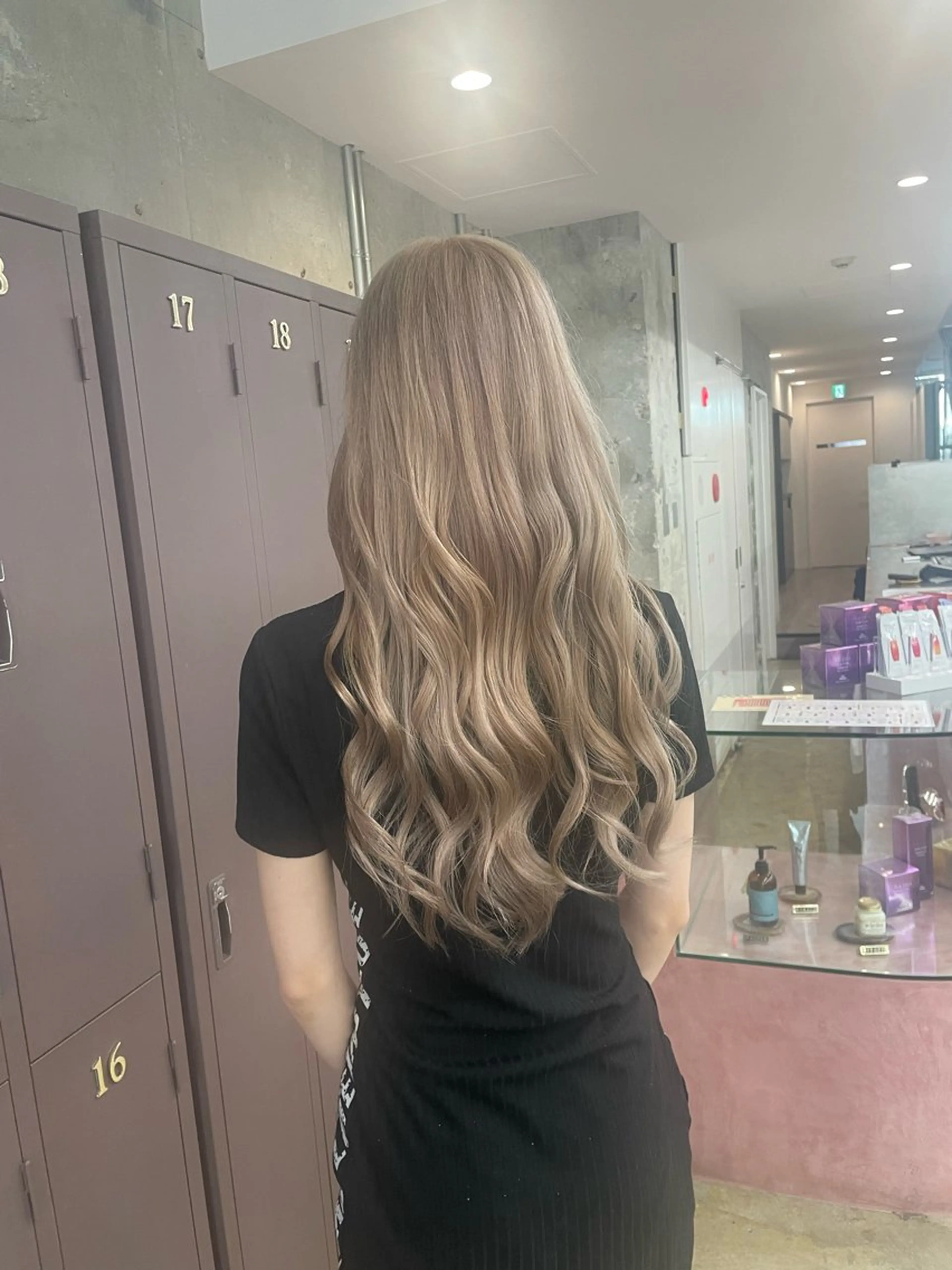 ロング カット ヘアカラー トリートメント 鈴木瑛里／ブロンド ベージュ／男女のヘアスタイル