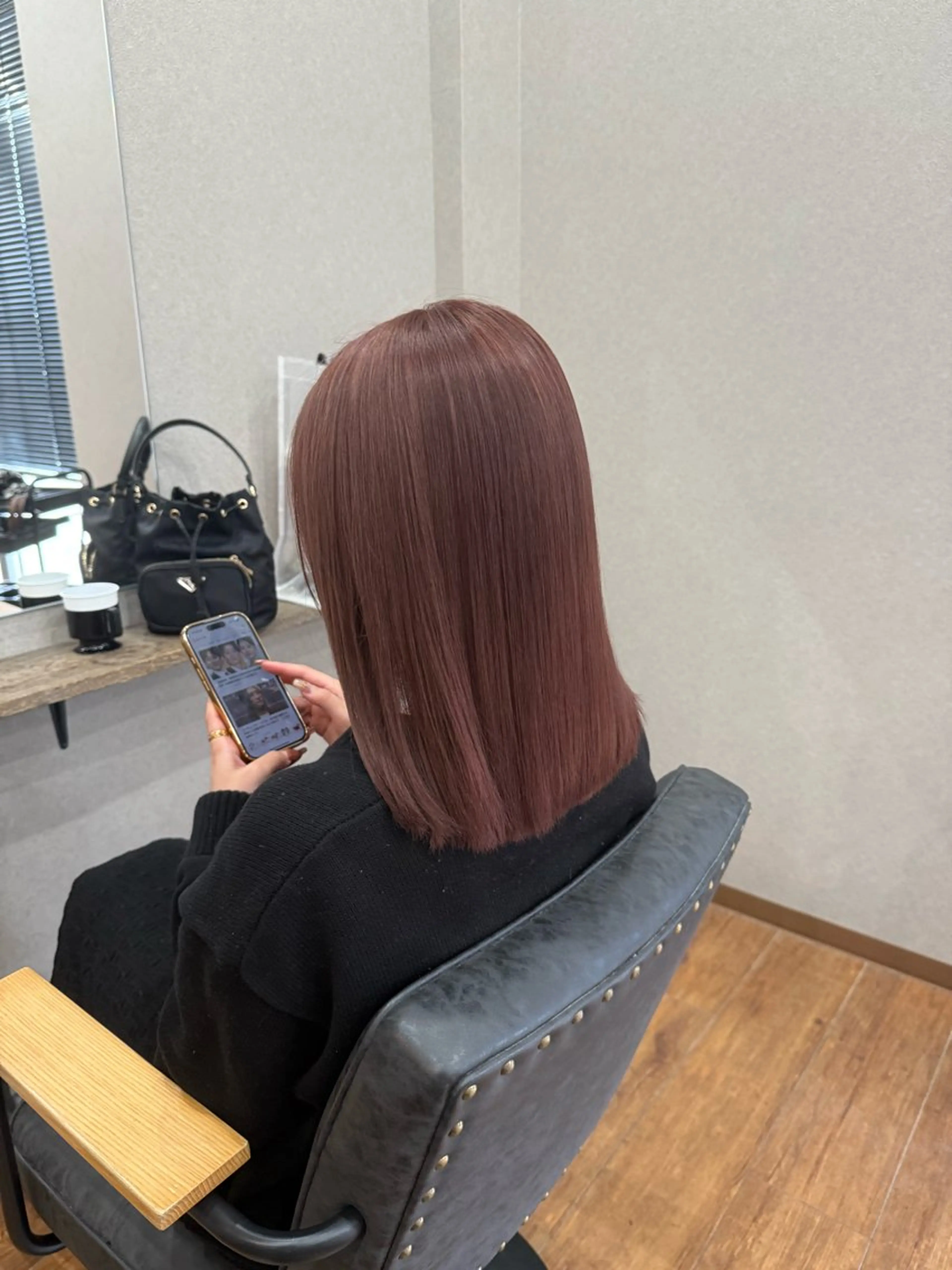 セミロング カラー ブラウンカラー ピンクカラー ピンクブラウン ヘアカラー トリートメント clocca所属・鵜飼 真伍のヘアスタイル