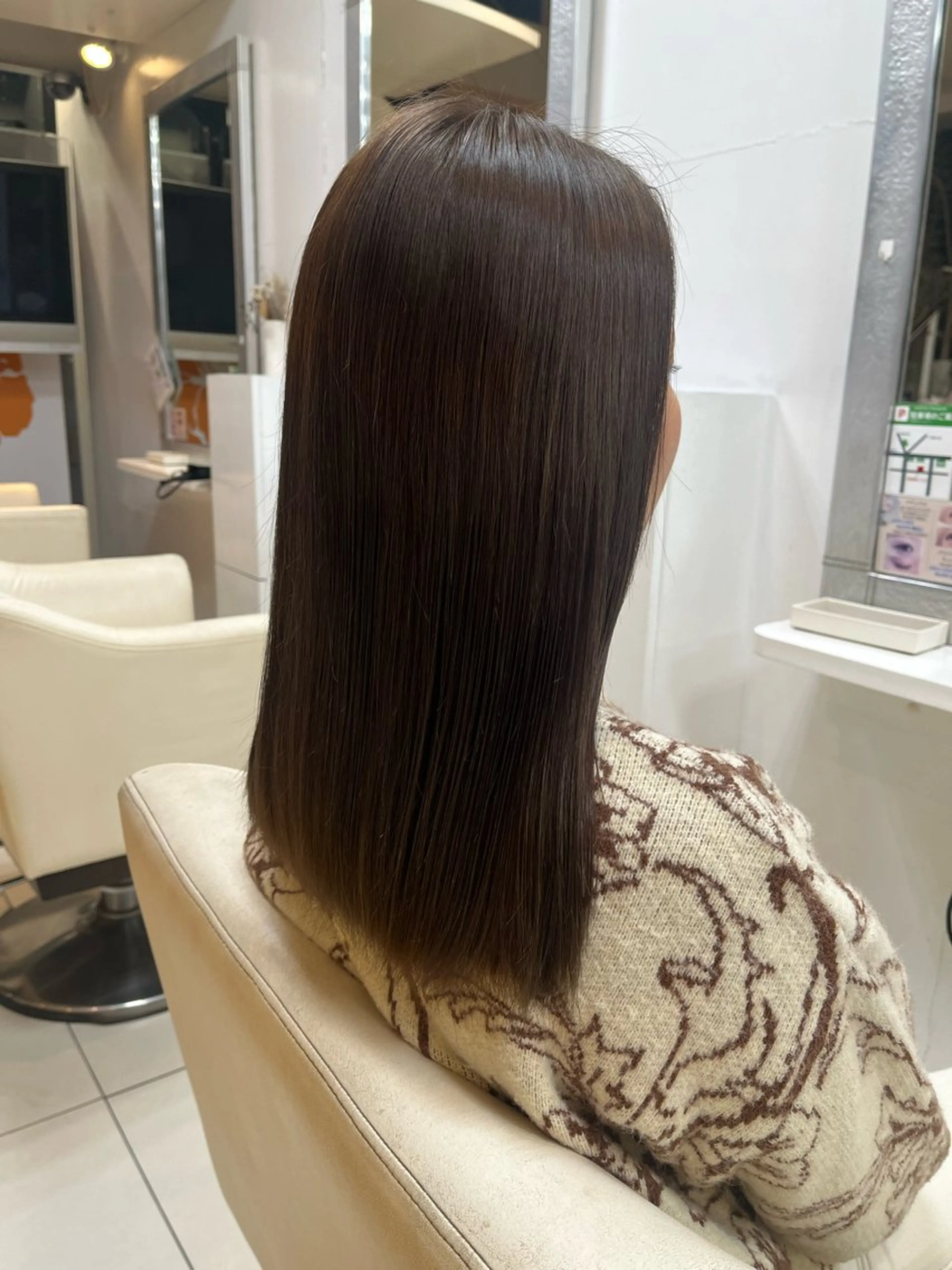 セミロング カラー 透明感カラー ヘアケアベースウィズ所属・柳川 玲也のヘアスタイル