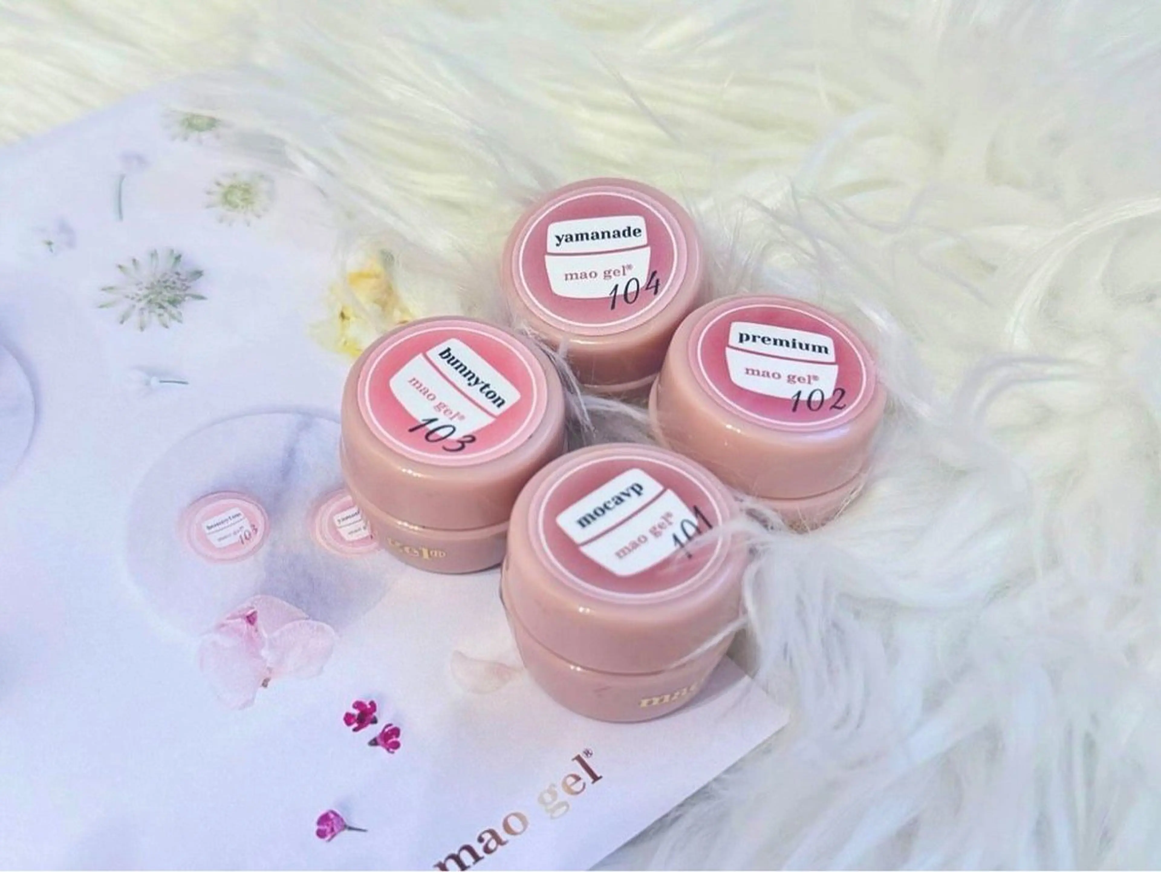 ネイル ジェルネイル each Hibikiのネイルデザイン