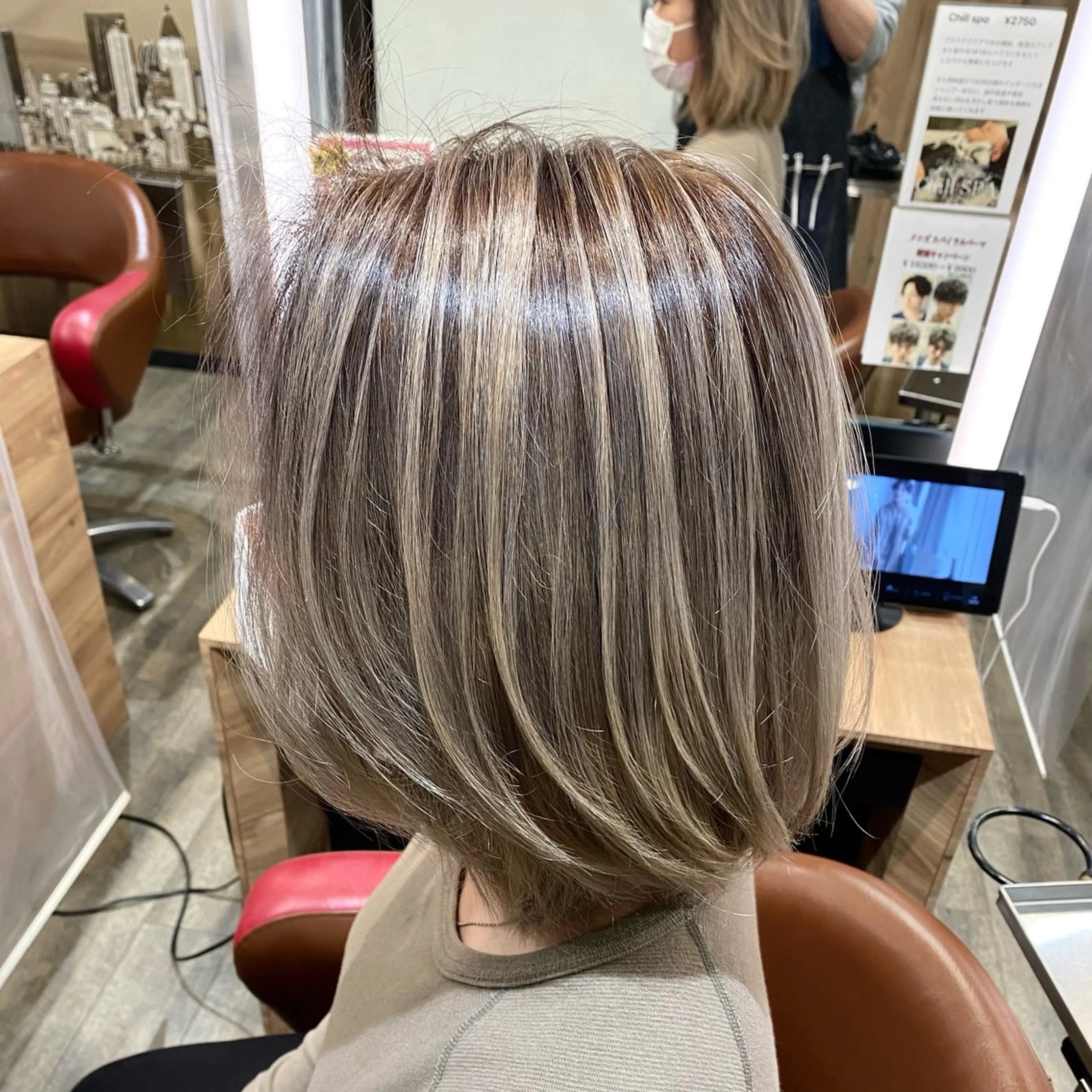 ショート カラー アッシュ バレイヤージュ ベージュカラー ブリーチ ケアブリーチ AMI Hair  supply所属・髪質改善カラー 韓国風レイヤーのヘアスタイル