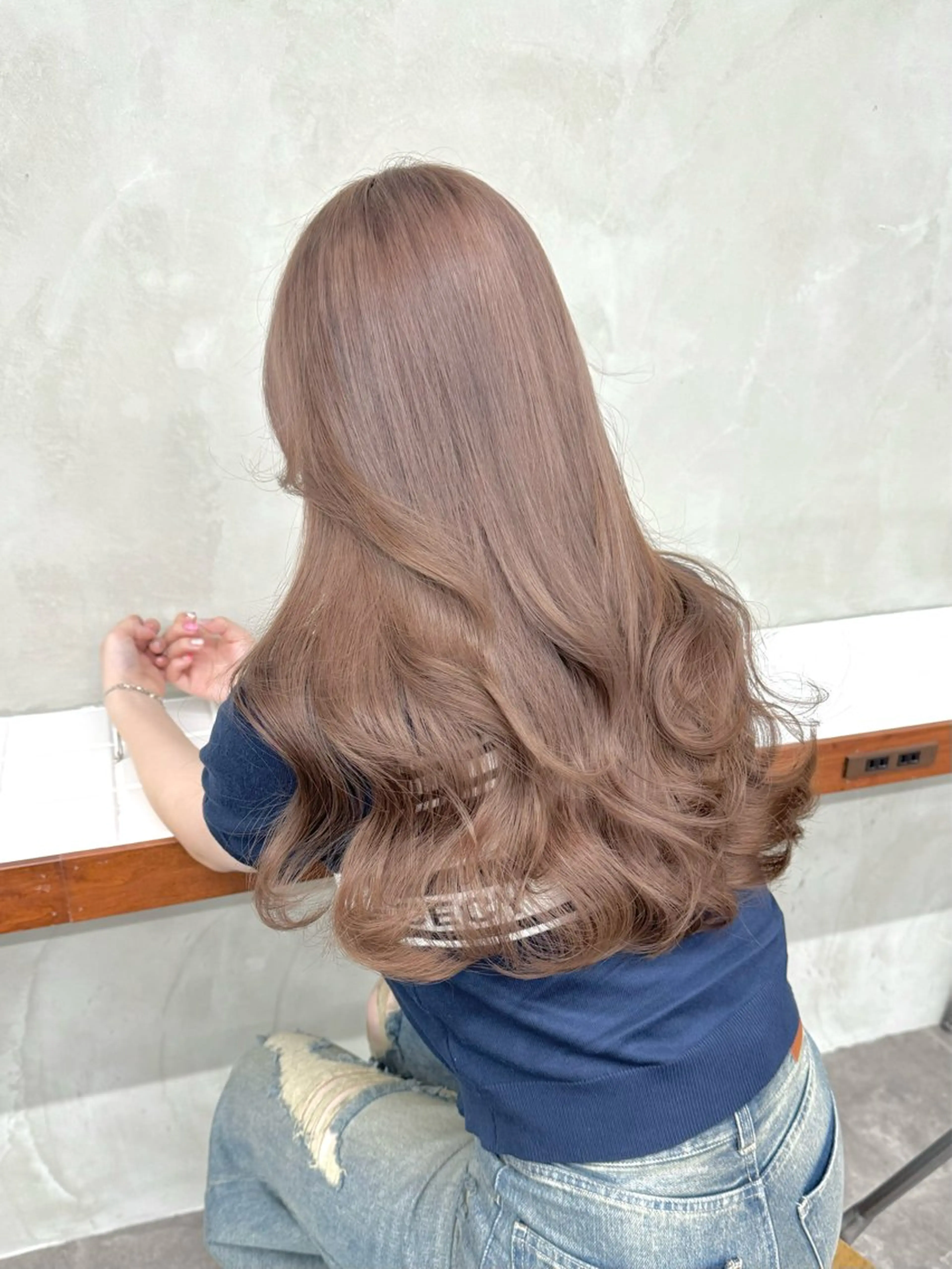 ロング カラー アッシュ ベージュカラー ブリーチ ブロンド ブラウンカラー カット ヘアカラー トリートメント nico TOKYO 渋谷所属・ブリーチ　ハイトーン 特化🌈フジタハルキのヘアスタイル