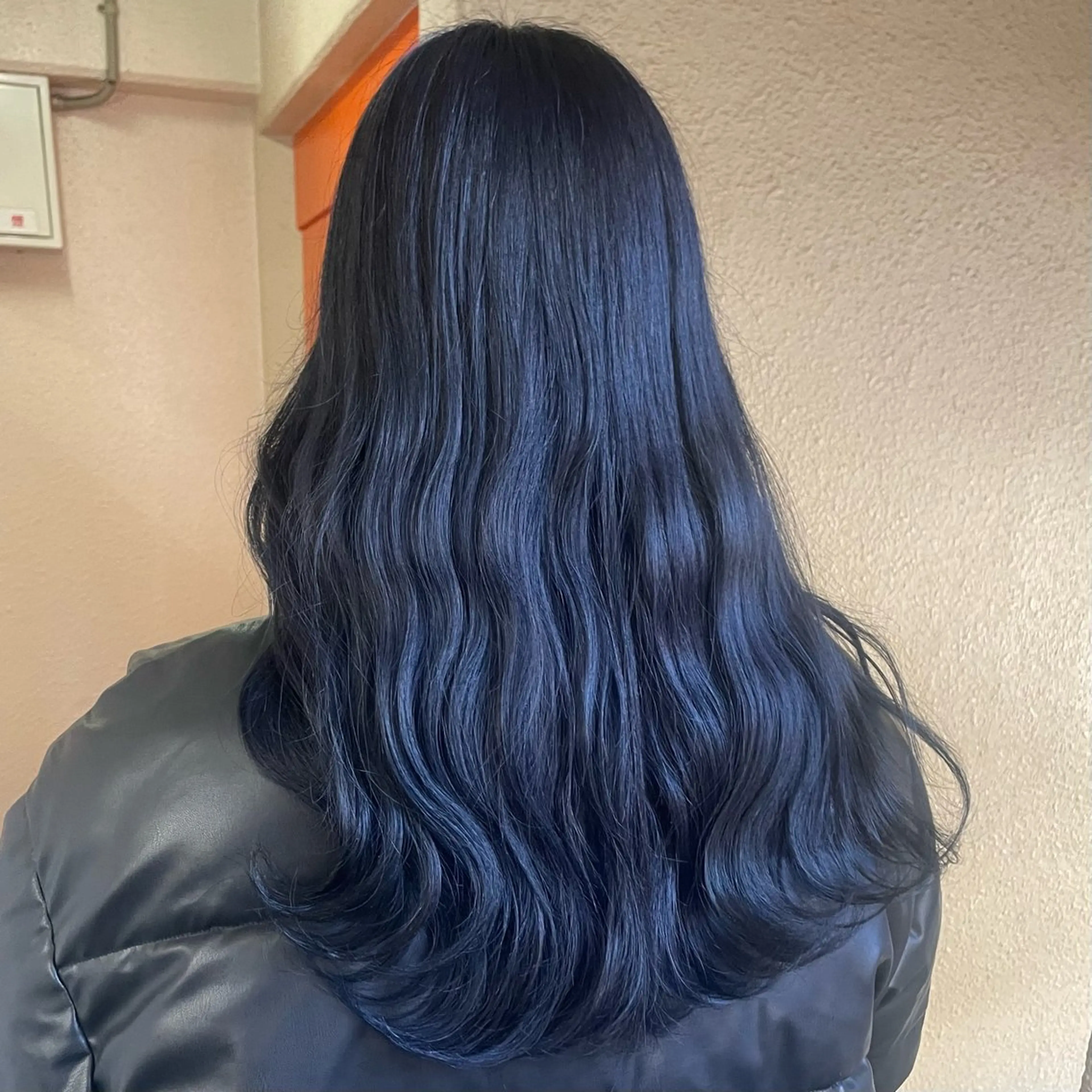 ロング カラー 黒髪 ブリーチ ブルーカラー ブルーブラック ふかたさや🌟 艶感カラー🌟のヘアスタイル