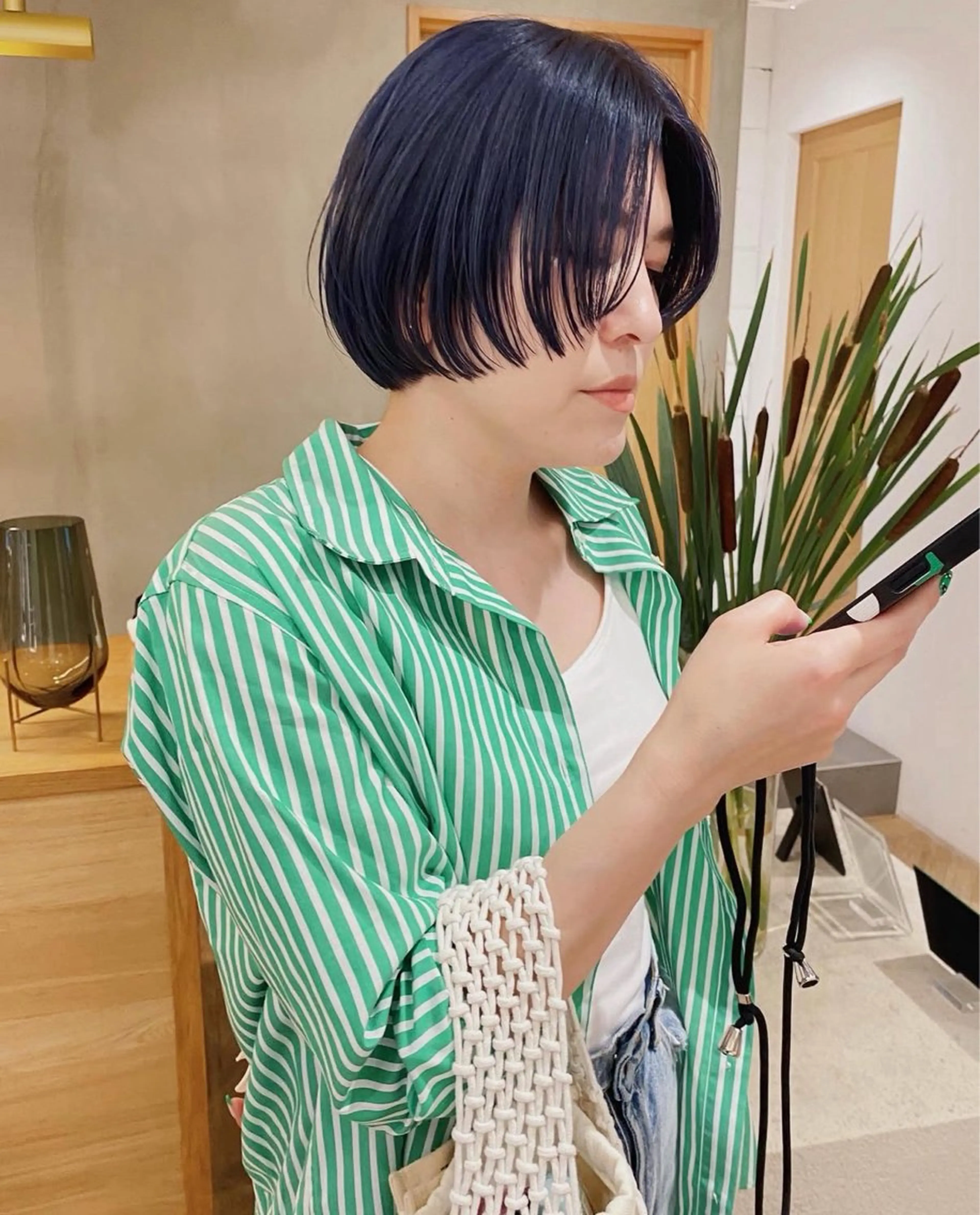 ショート カラー ベージュカラー ブリーチ 透明感カラー ダブルカラー ネイビーカラー ヘアカラー 高発色ブリーチ/ ハイレイヤー🪽aiのヘアスタイル