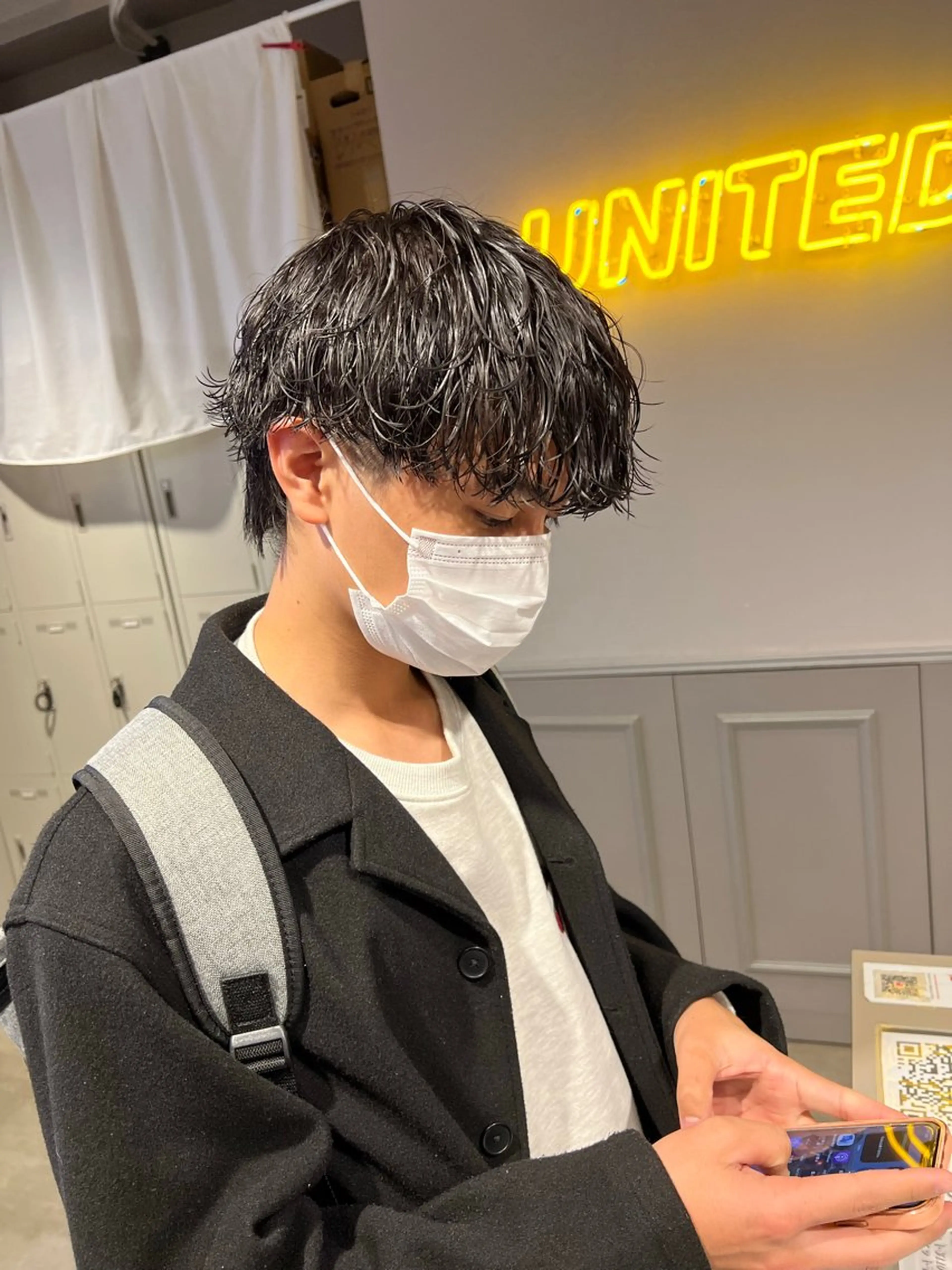 ミディアム パーマ メンズ ミディアムパーマ センターパート メンズ韓国風 韓国マッシュ マッシュウルフ カット ヘアカラー トリートメント ヘッドスパ ヘアセット トレンド/レイヤー うる艶🪞CANDYのヘアスタイル