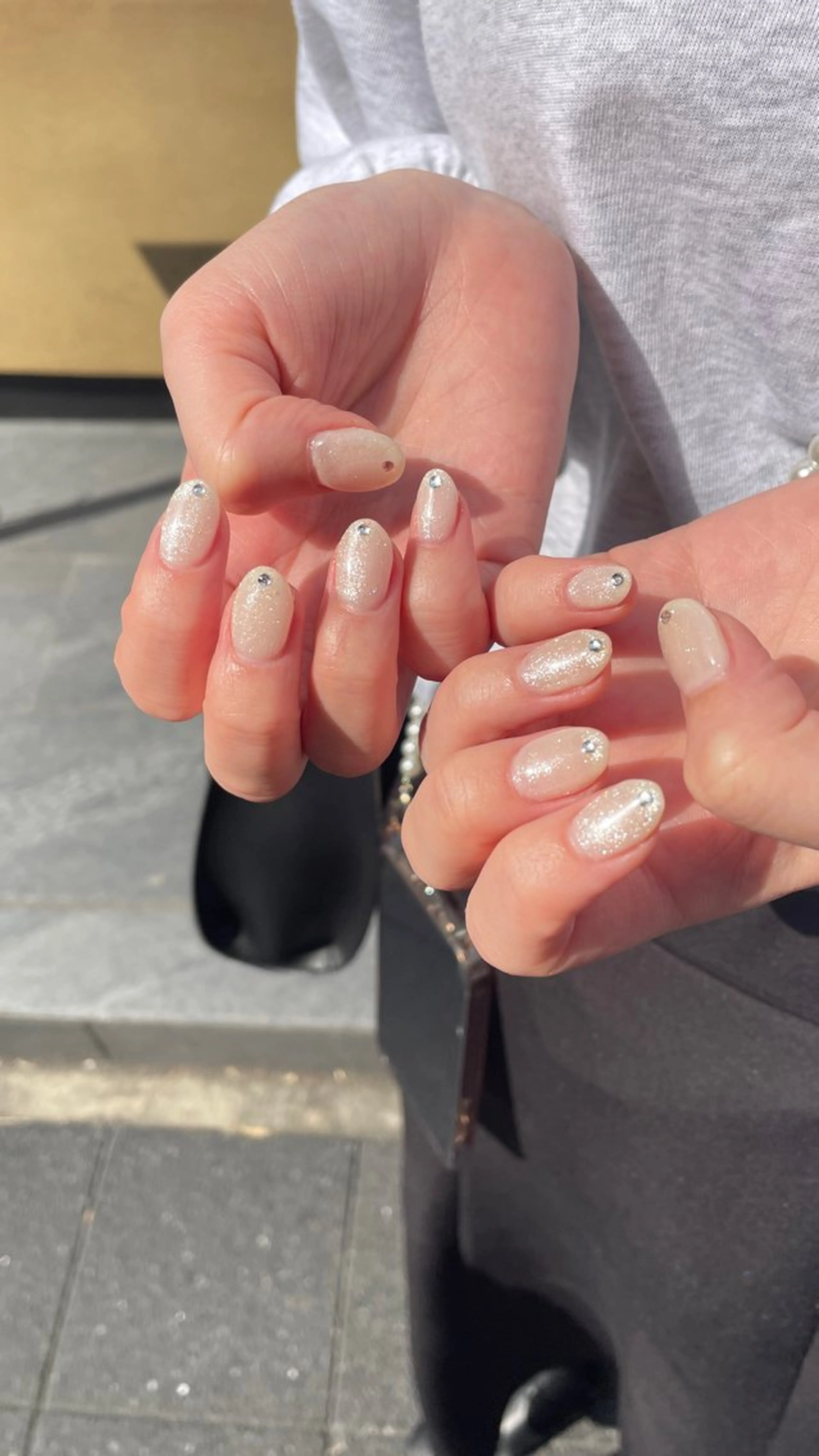 ネイル マグネットネイル ホワイト ハンドネイル 楢本 彩耶のネイルデザイン