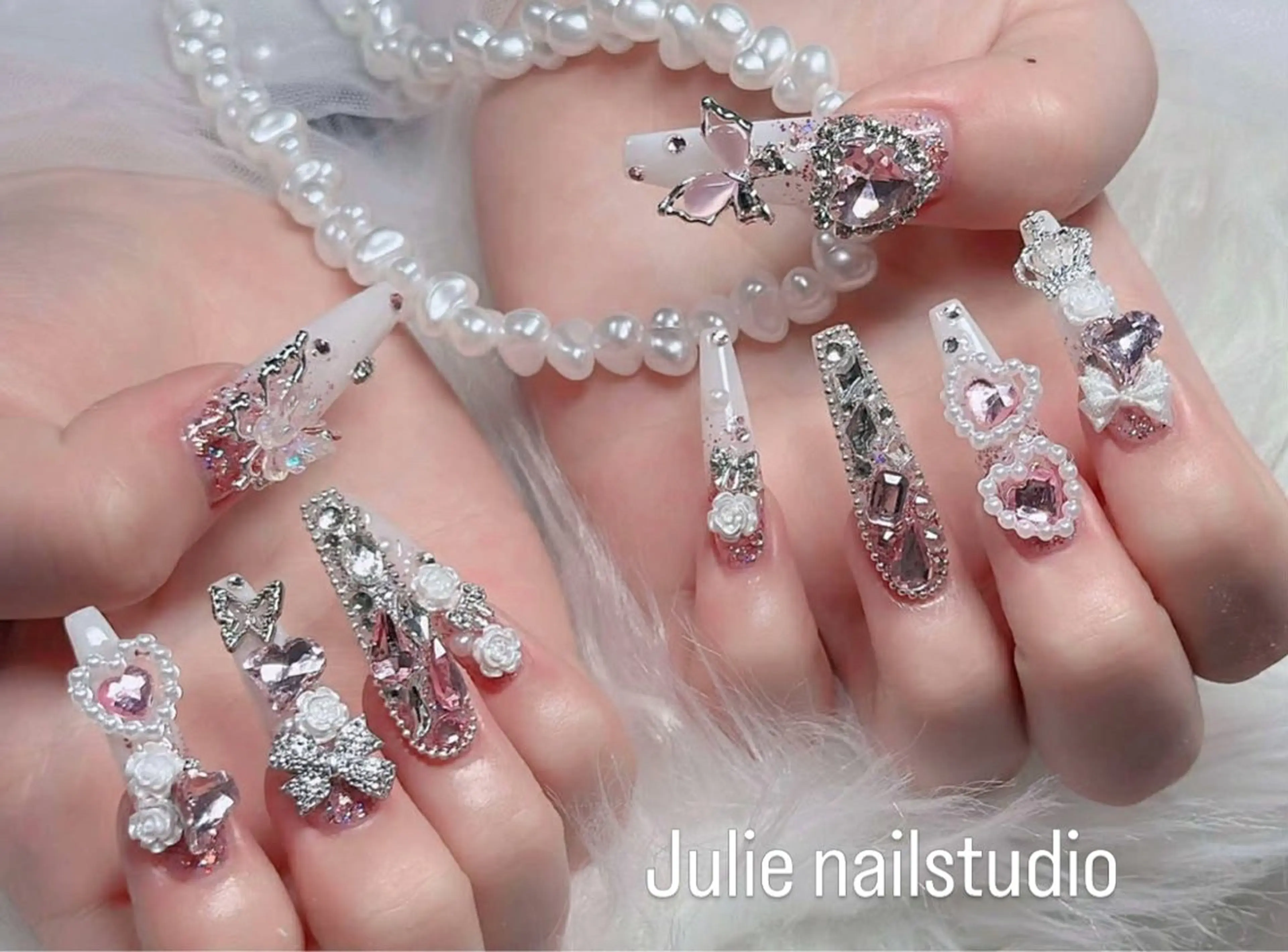ネイル アートネイル ボルドー フレンチネイル ジェルネイル 氷ネイル・うるうるネイル ハンドネイル Julie Nails所属・Nguyenthuy Linhのネイルデザイン