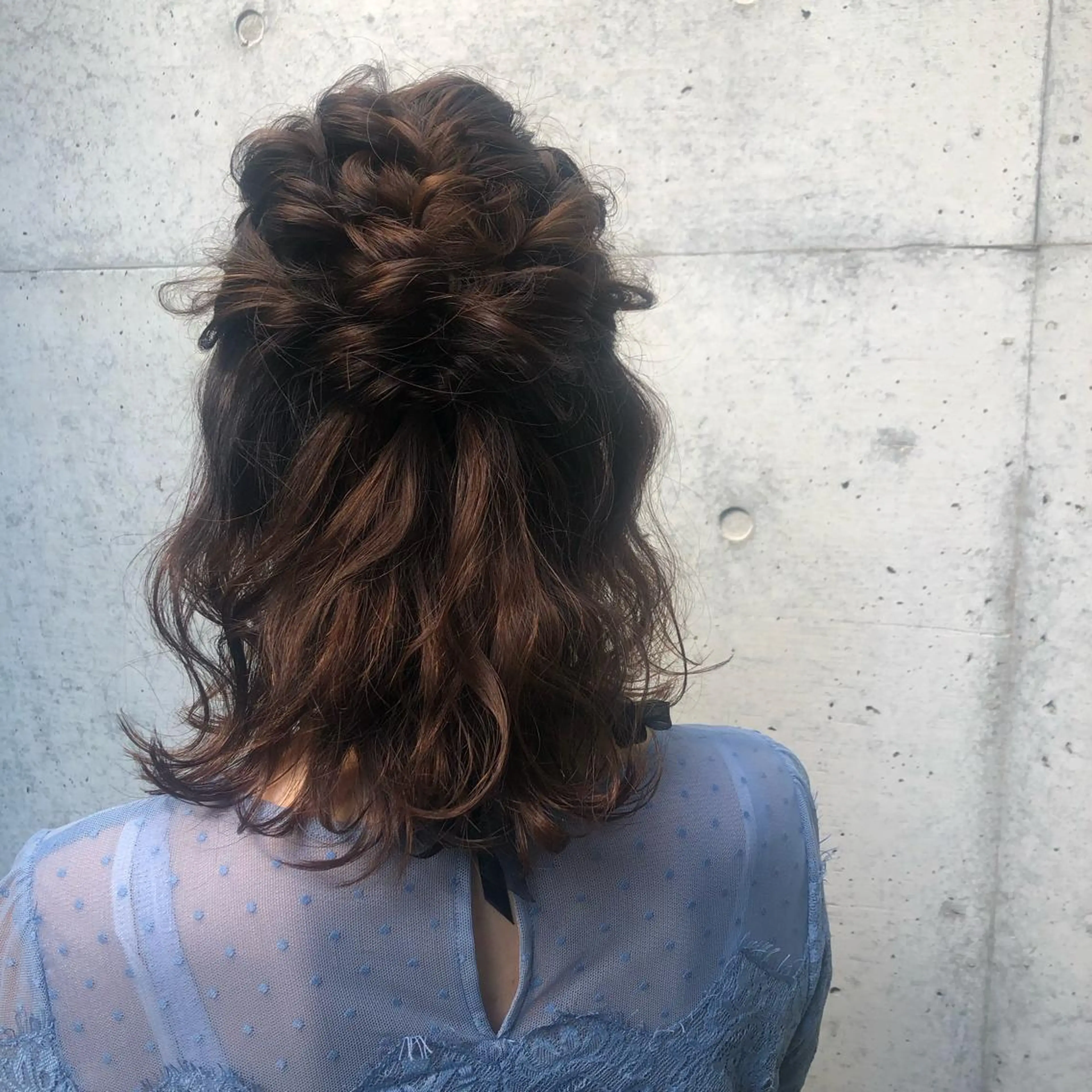 ミディアム カラー パーマ ヘアアレンジ ハーフアップ ヘアセット apish aoyama所属・武 愛子の眉毛・アイブロウイメージ