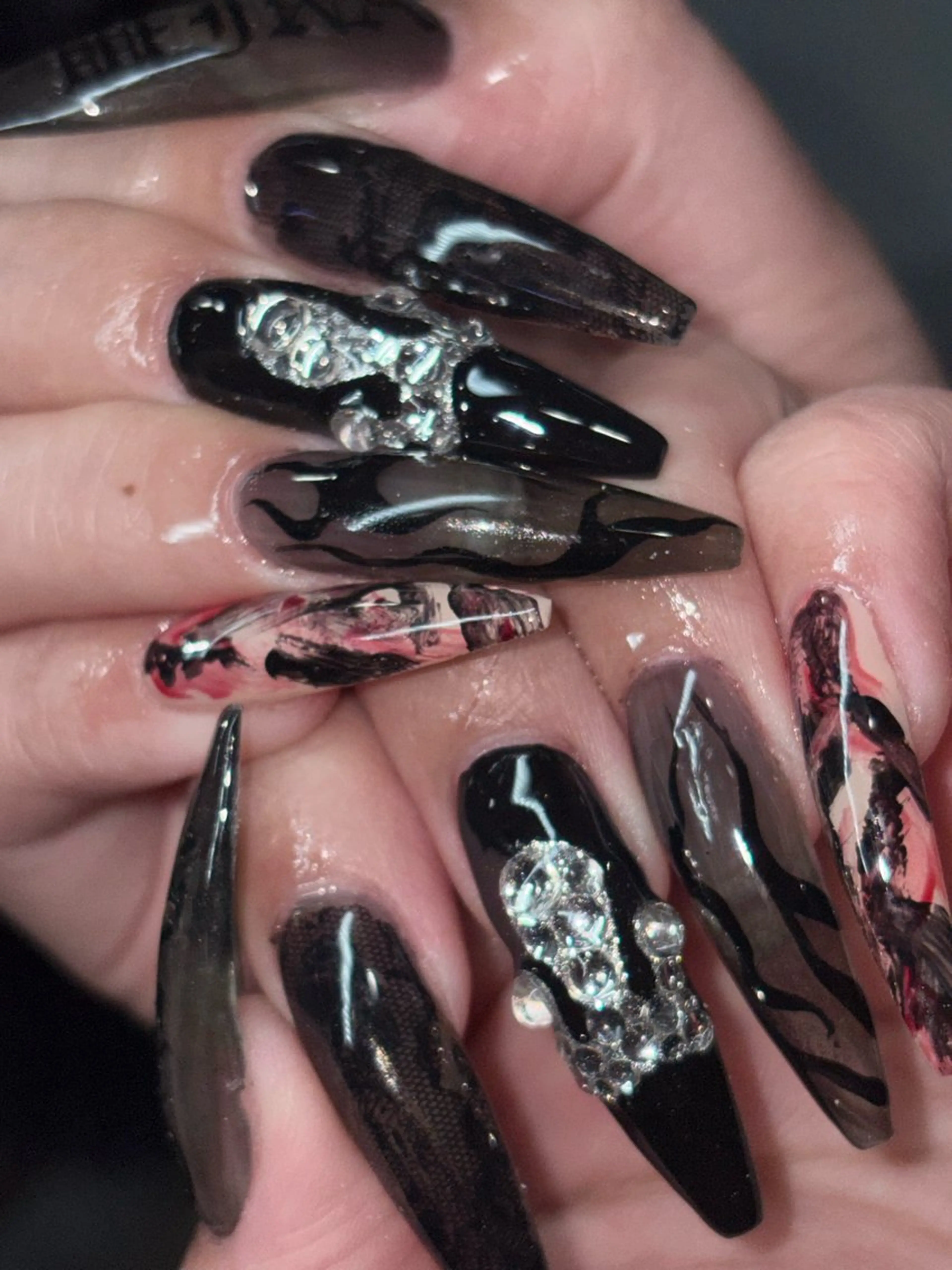 ネイル ハンドネイル NES NAIL所属・さゆり￤推しキャラ ￤ロングネイル🩷のネイルデザイン