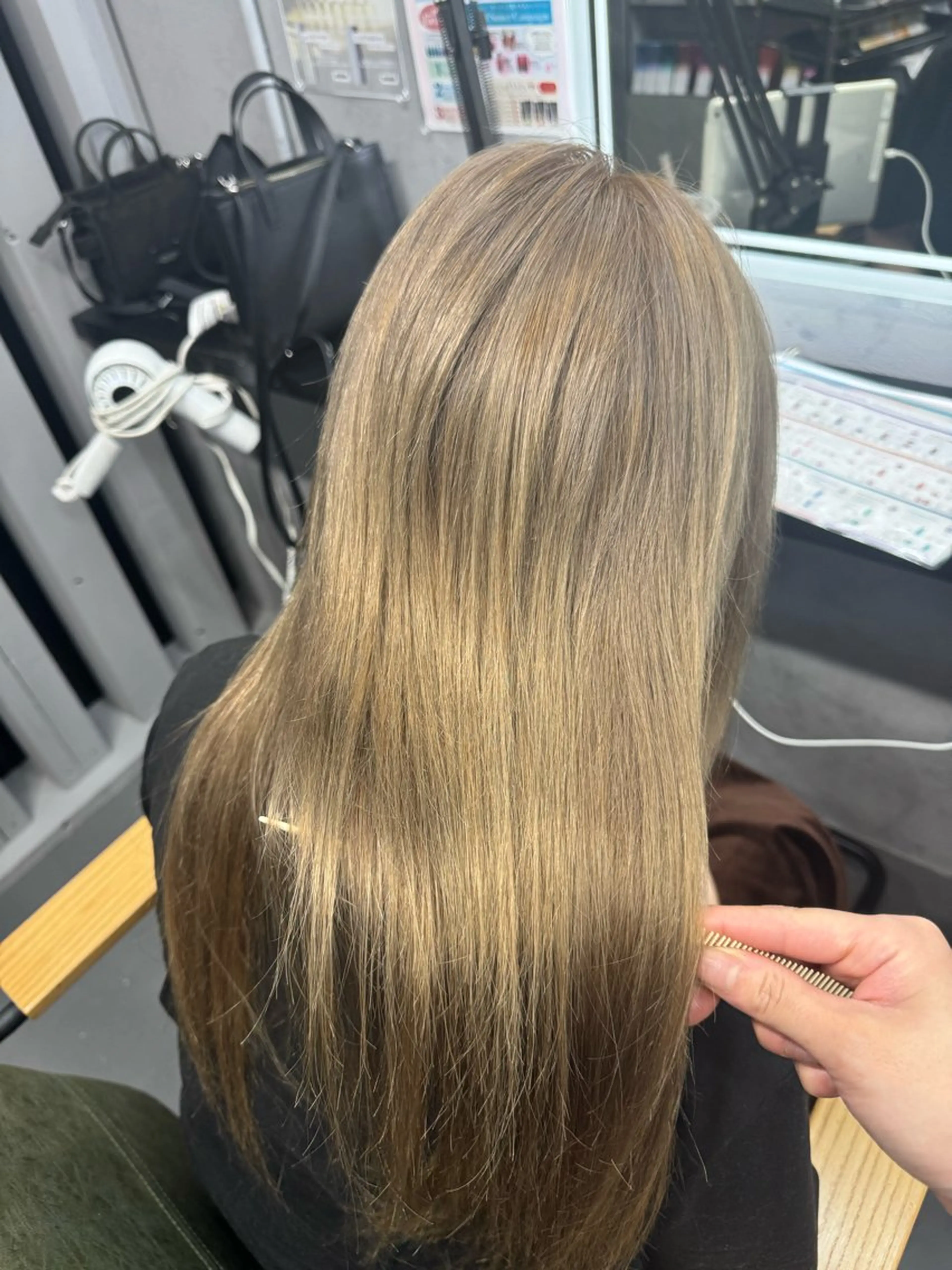 カラー 籔上 凜のヘアスタイル