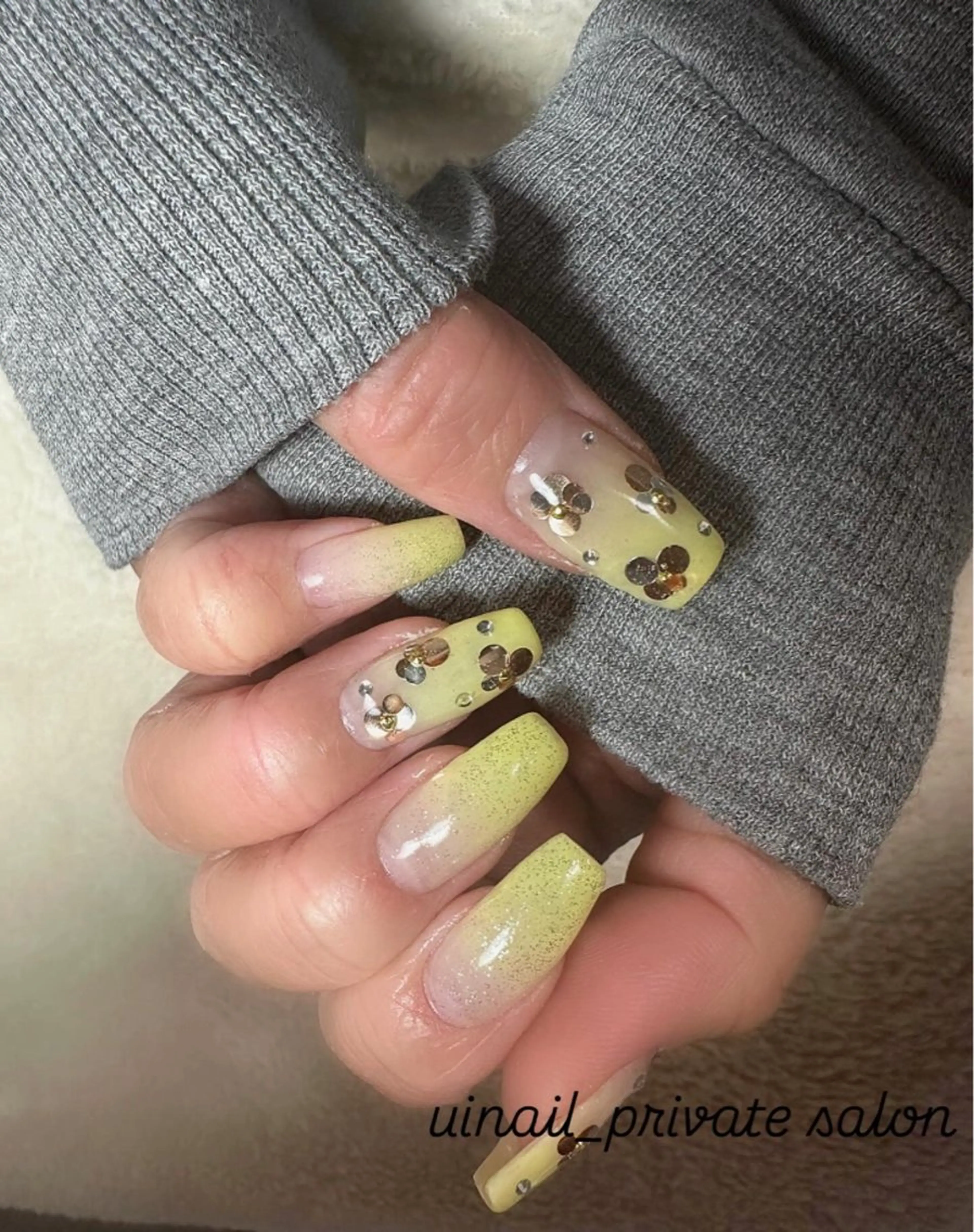 ネイル フラワーネイル パステルネイル 黄色 ハンドネイル uinail【ウイネイル】所属・uinail 【ウイネイル】のネイルデザイン