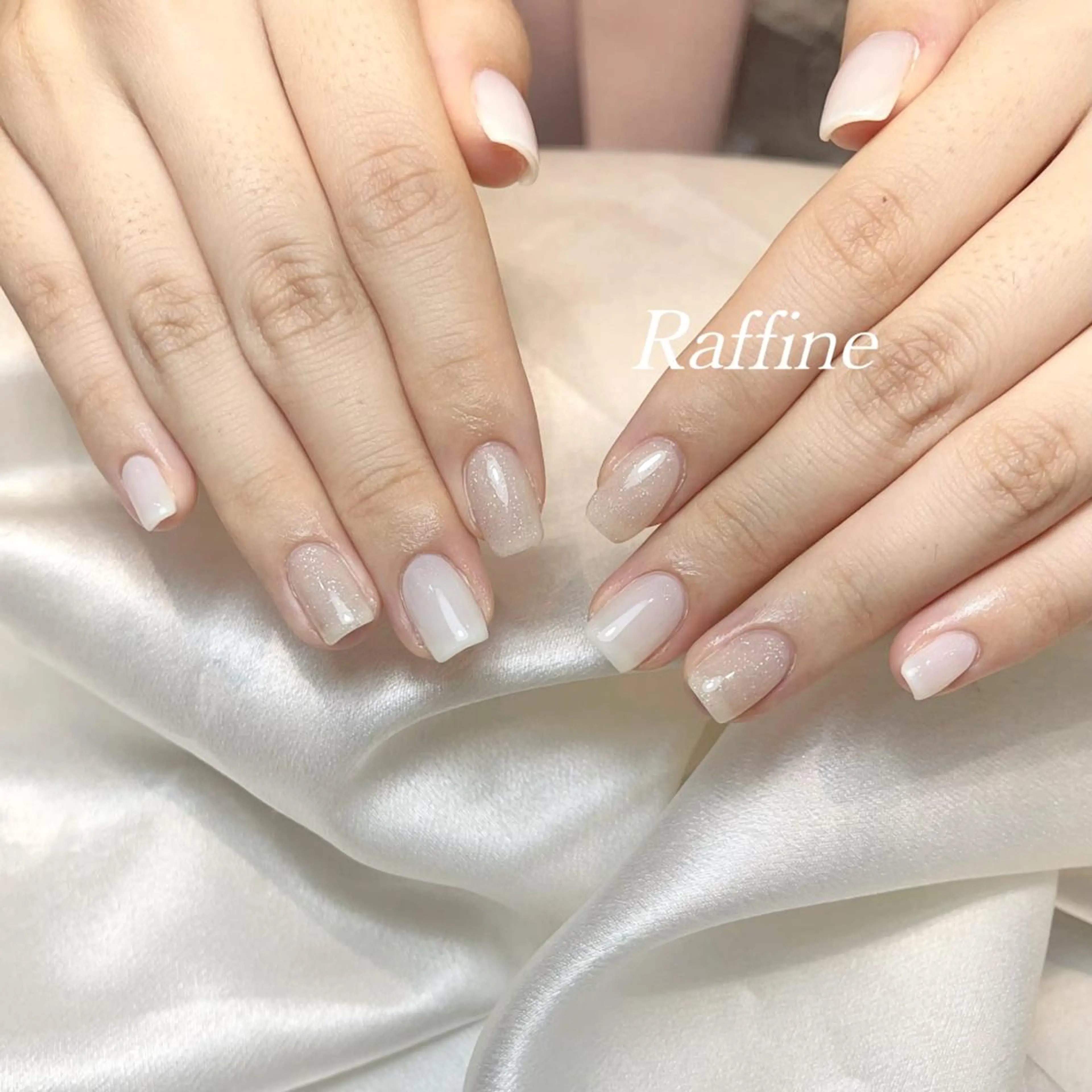 ネイル ハンドネイル RAFFINE 月🦋🩵のネイルデザイン