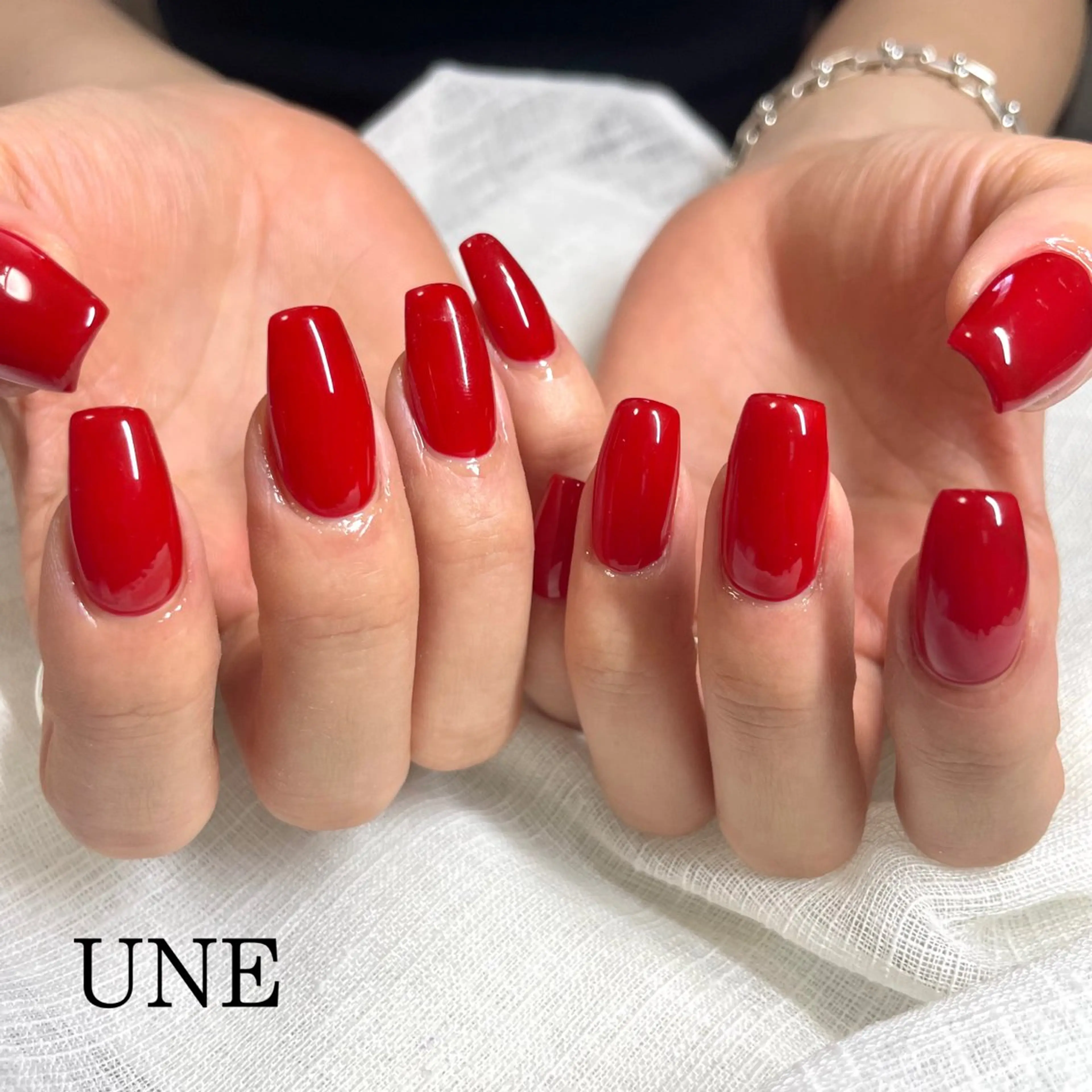ネイル ワンカラーネイル 赤色 シンプルネイル UNE.【ユヌ】 Jr.NANAのネイルデザイン