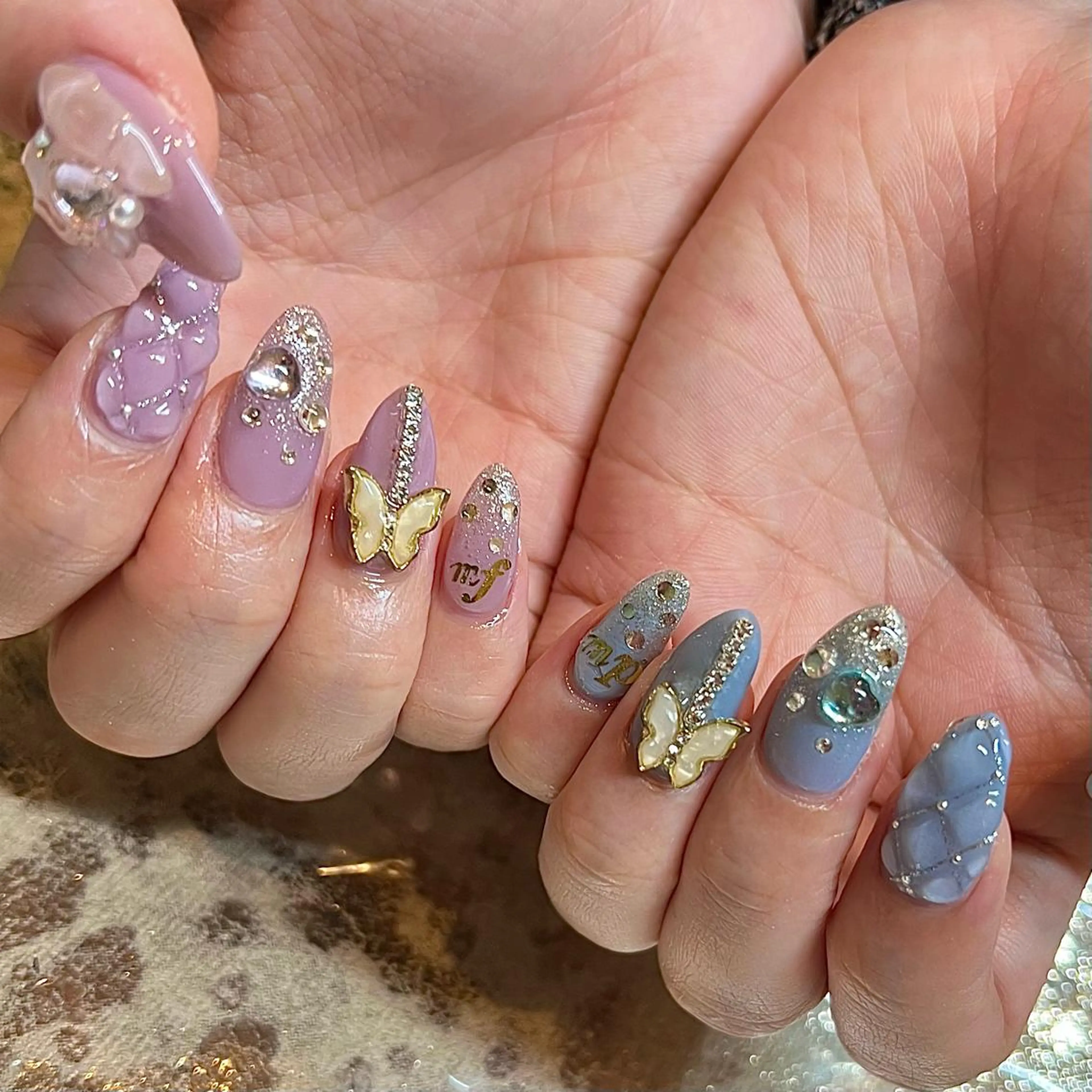 ミディアム ネイル ハンドネイル H🌺 NAILのネイルデザイン
