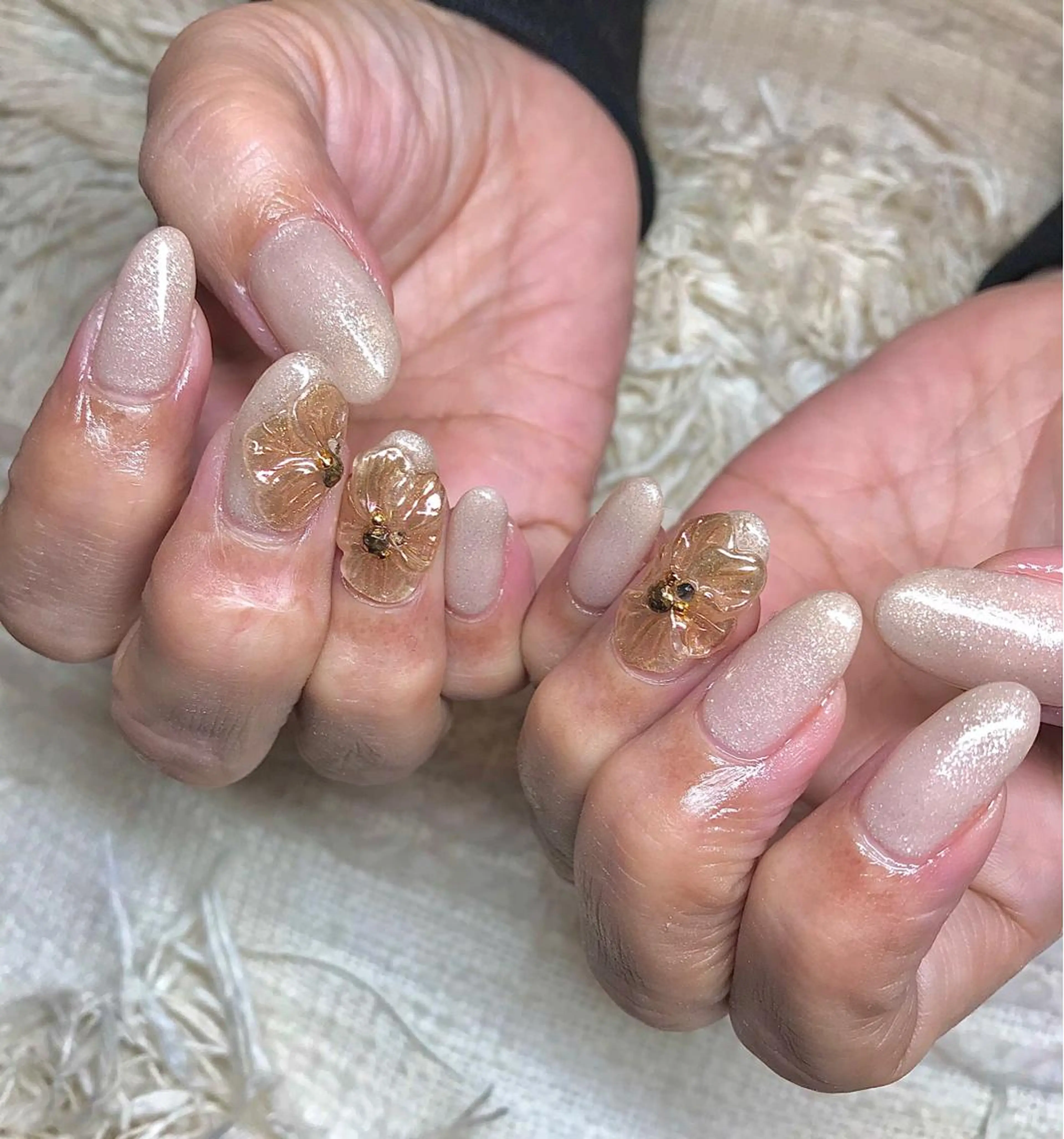 セミロング カラー パーマ ヘアアレンジ メンズ キッズ ネイル マツエク・マツパ ベージュカラー ホワイトベージュ フラワーネイル ホワイト nail&eye Aoのマツエク・マツパデザイン