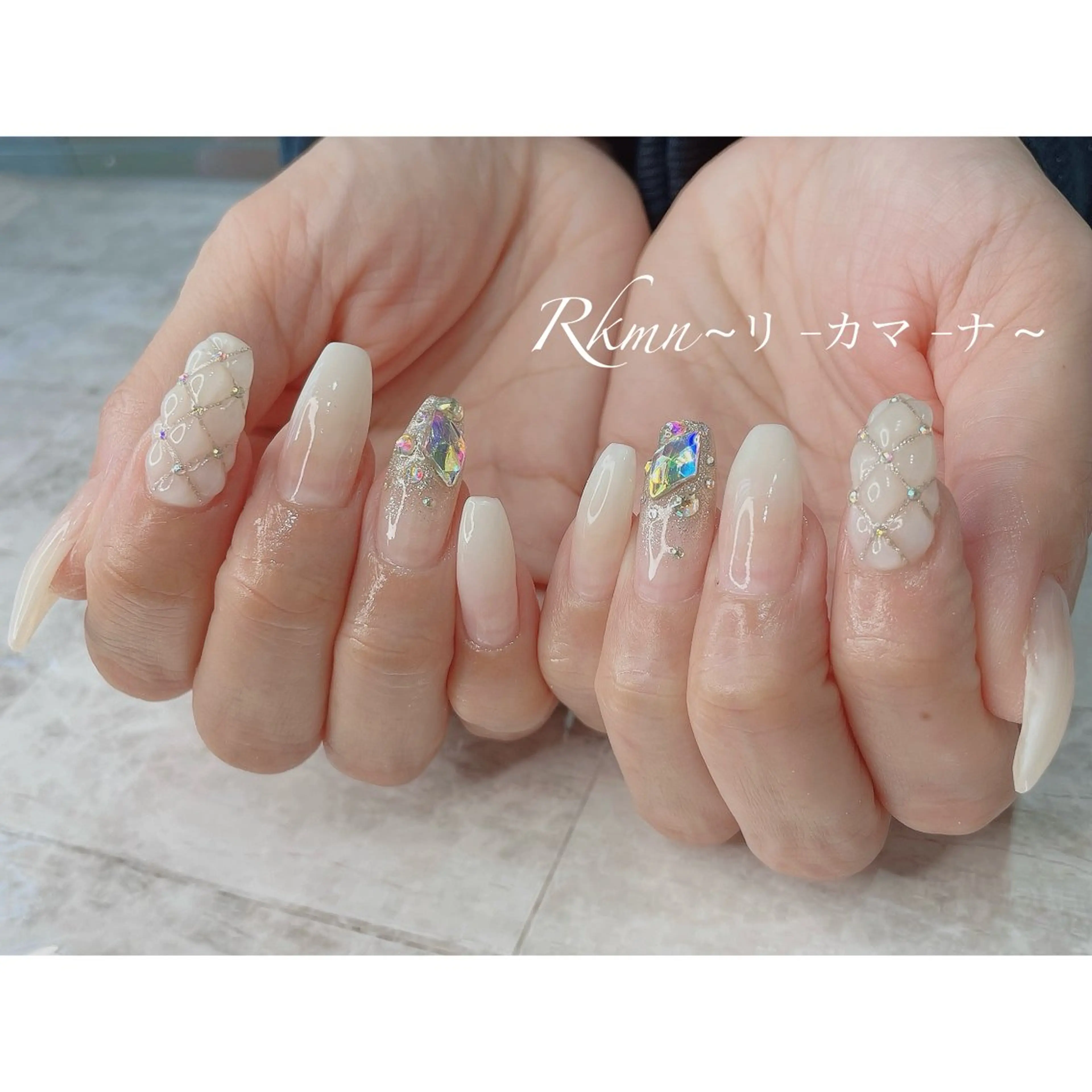 ネイル アートネイル グラデーション 持ち込み 春ネイル ホワイト ハンドネイル フットネイル ハンドケア Rkmn ~リ-カマ-ナ~のネイルデザイン