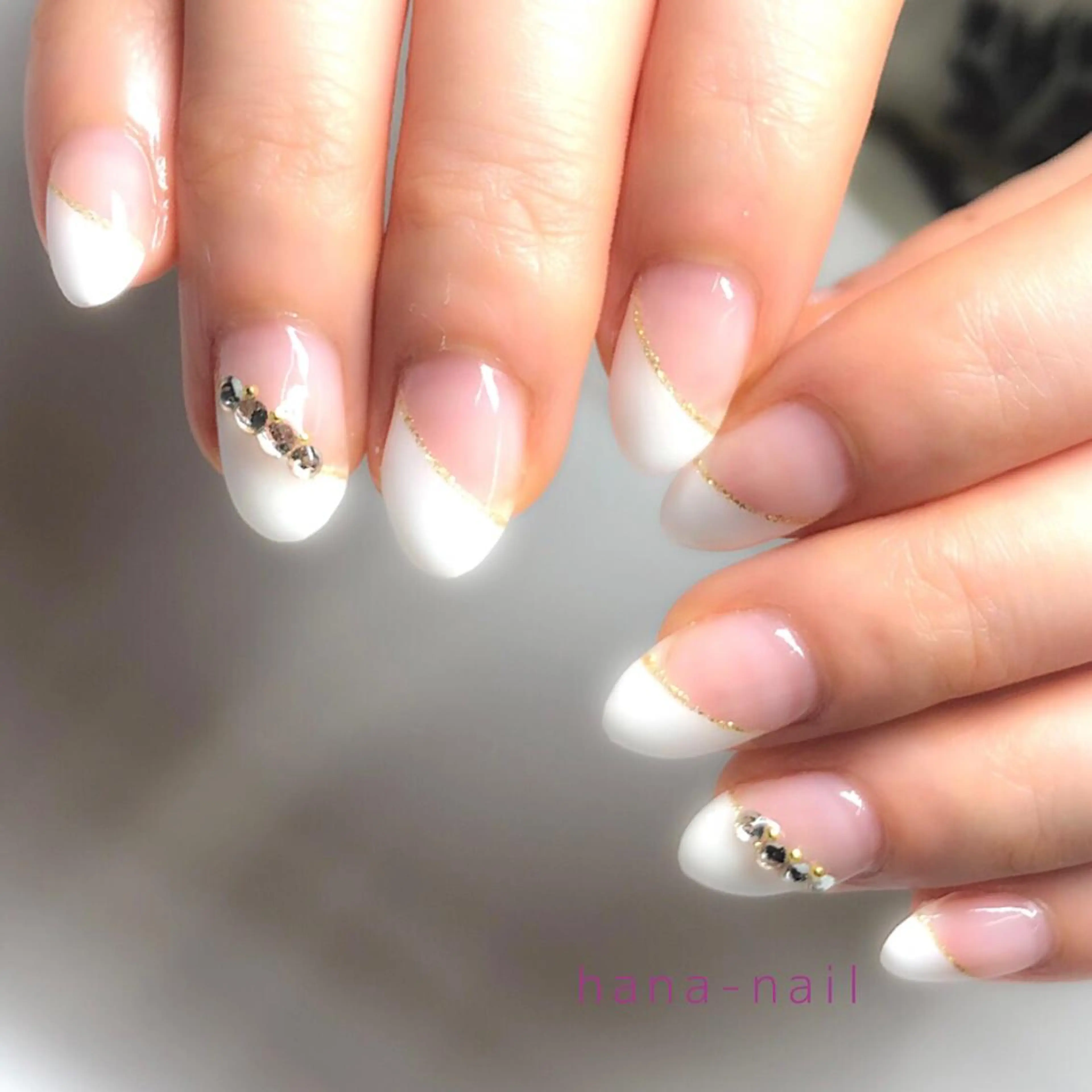 ネイル フレンチネイル 斜めフレンチ Kao hana-nailのネイルデザイン