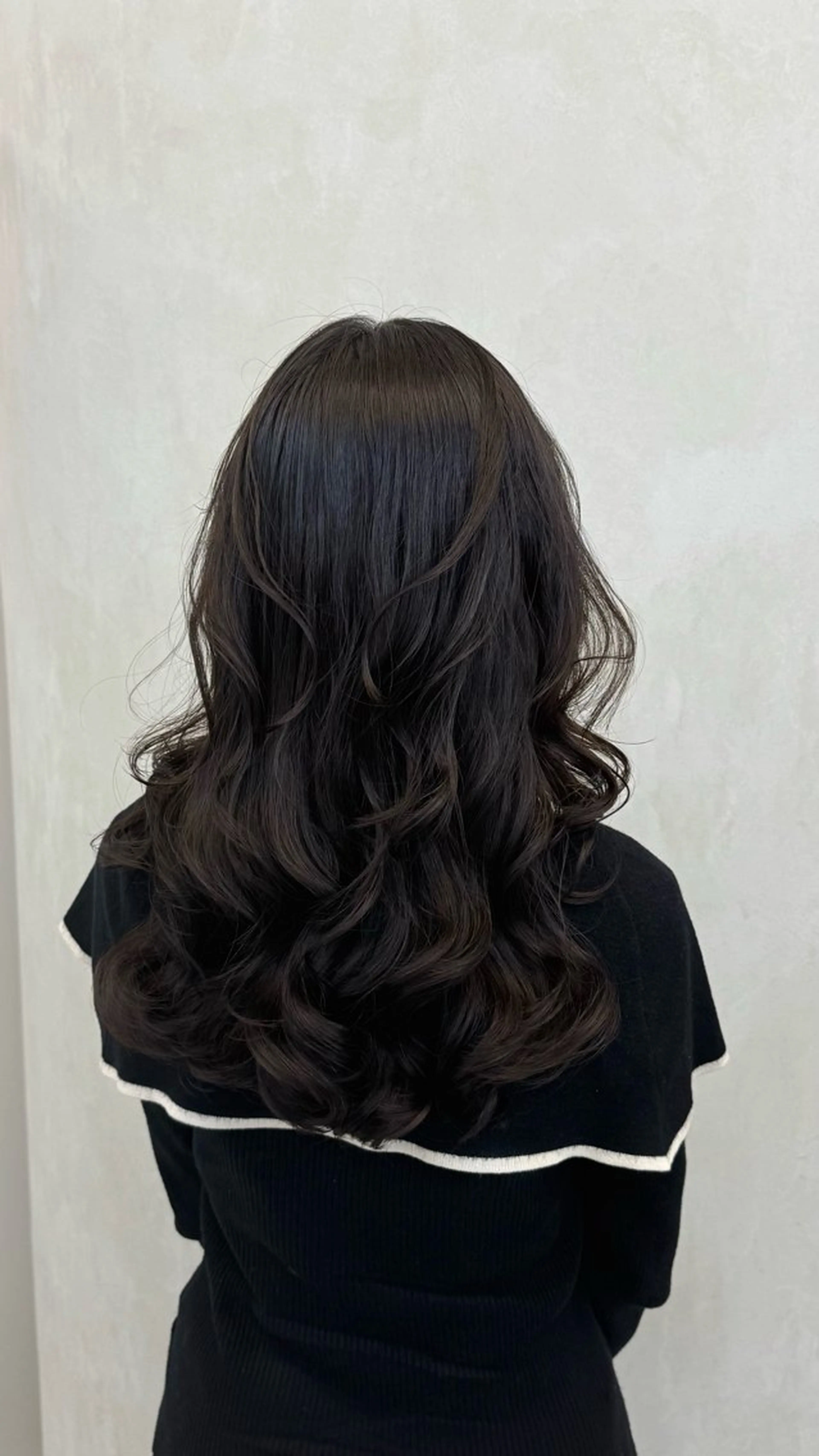 ロング ARMONY OMOTESANDO所属・本田秀幸 コテ巻き風パーマのヘアスタイル