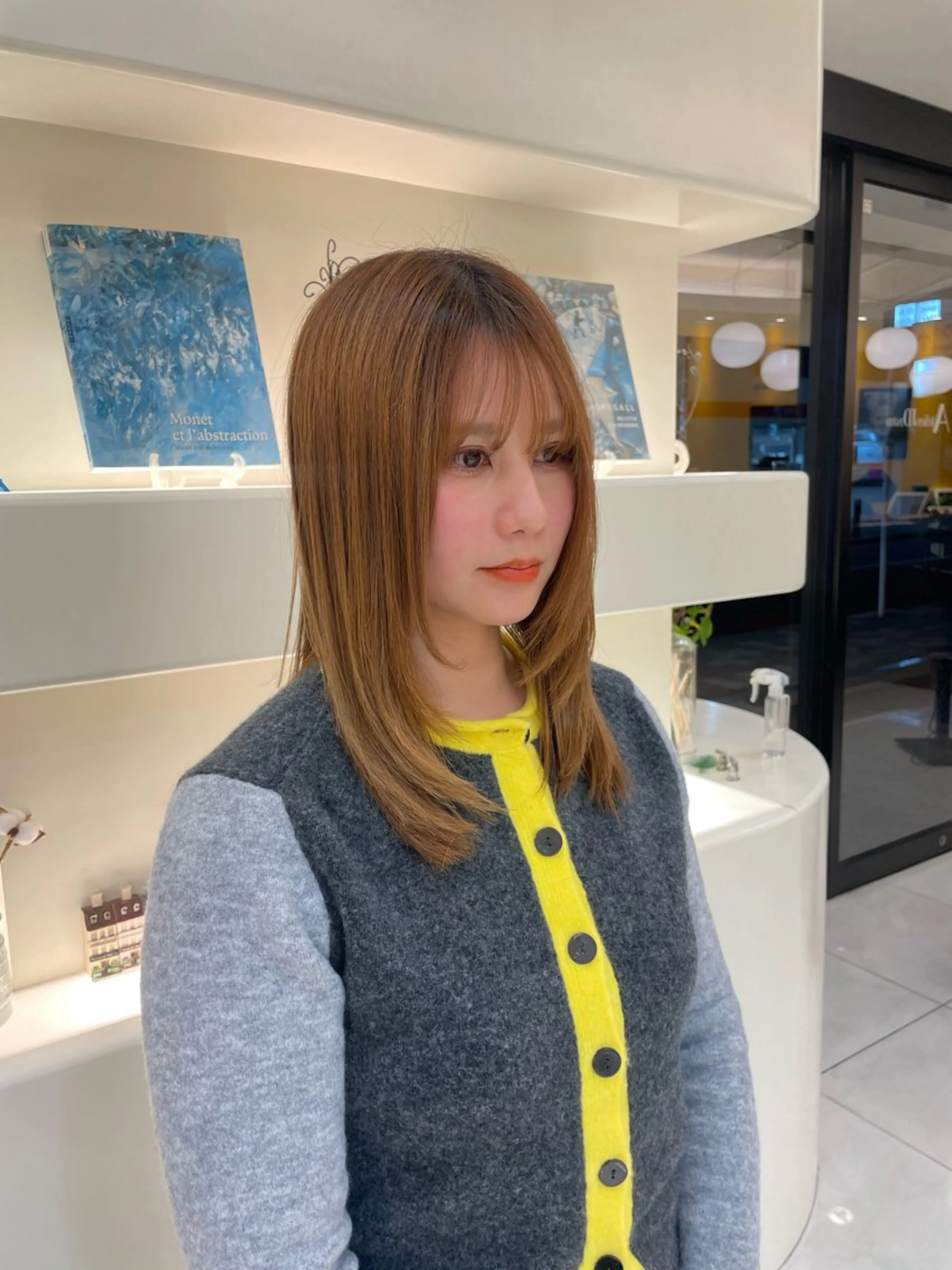 セミロング 西川 朋恵のヘアスタイル