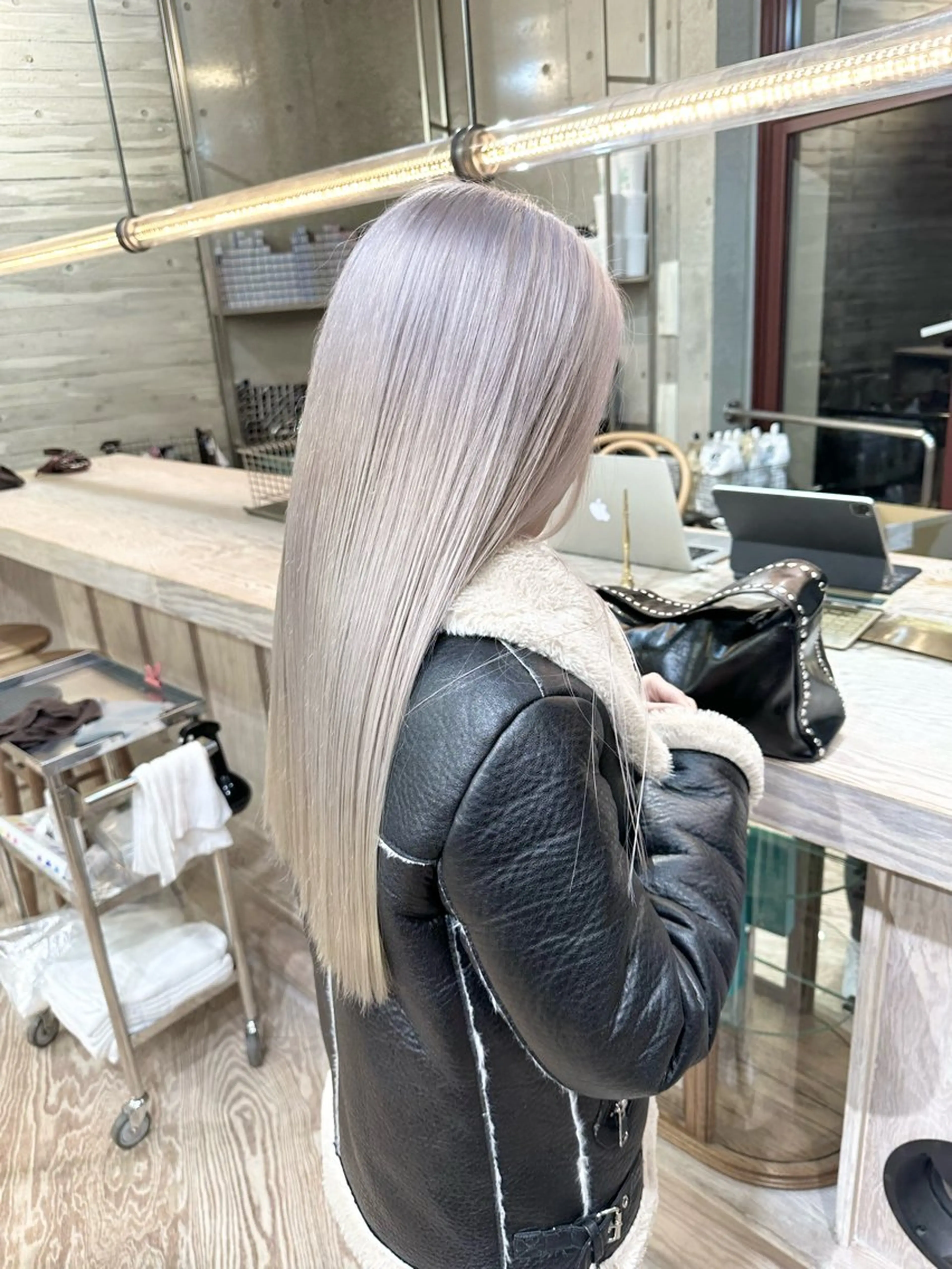 ロング カラー ヘアカラー トリートメント kai .のヘアスタイル