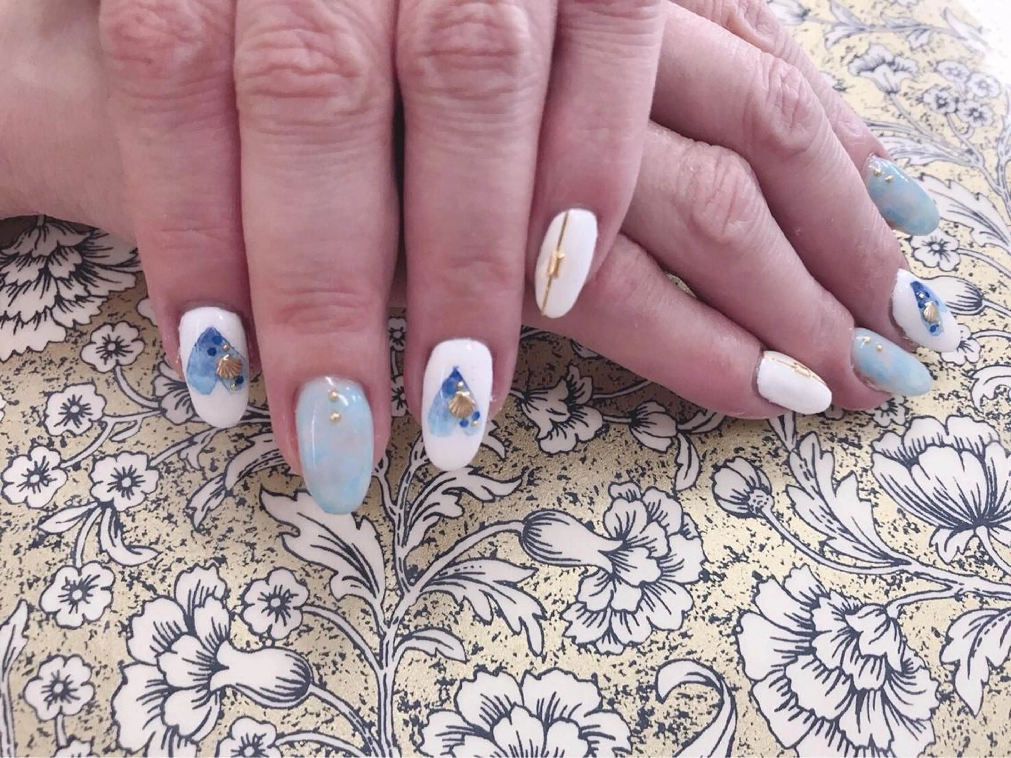 ネイル 指名支持率NO.1 スタイリストのヘアスタイル