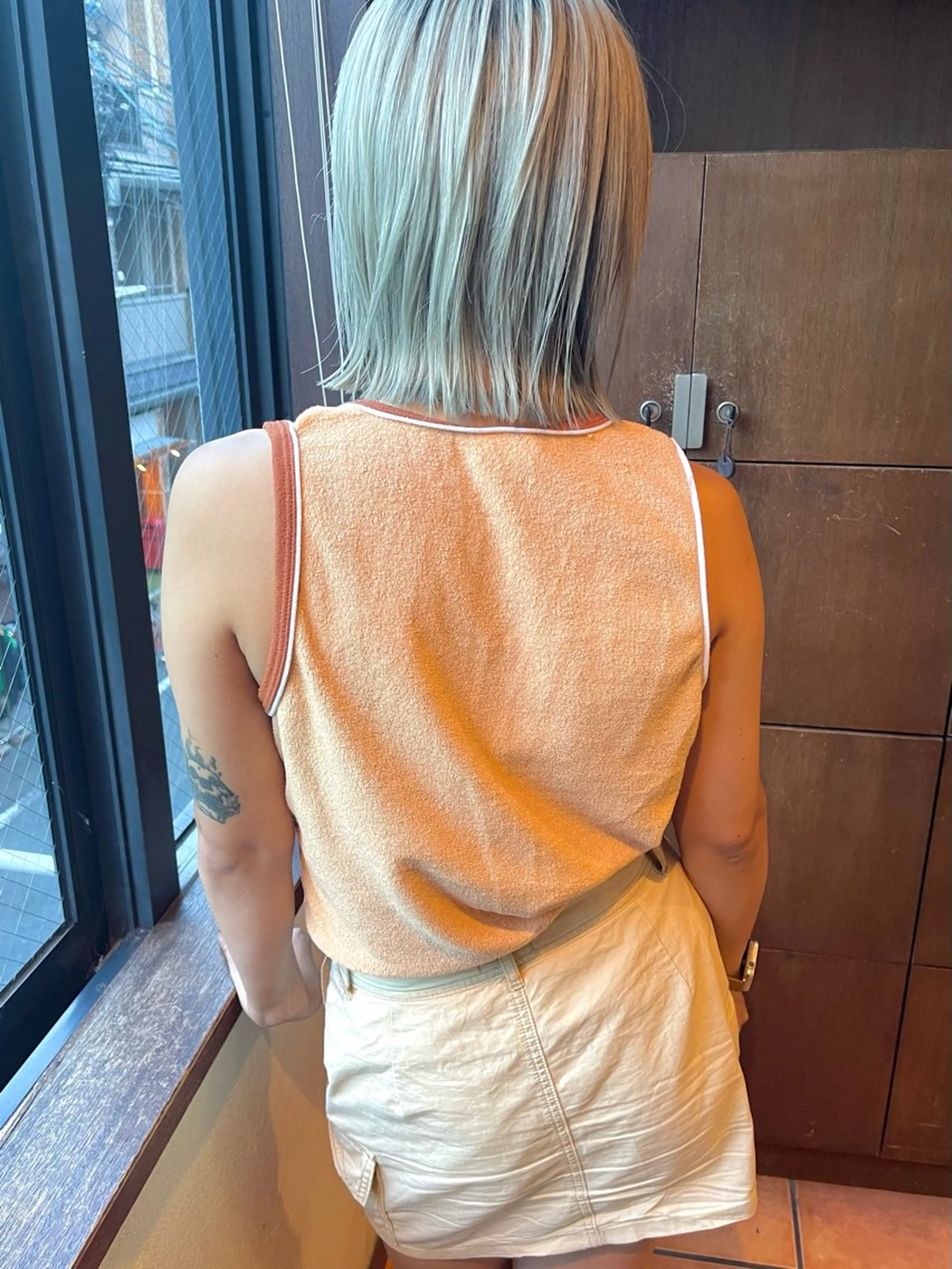 ショート カラー ブルーカラー カット ヘアカラー トリートメント 髪質改善ｶﾗｰ ｹｱﾌﾞﾘｰﾁ/ﾀﾑのヘアスタイル