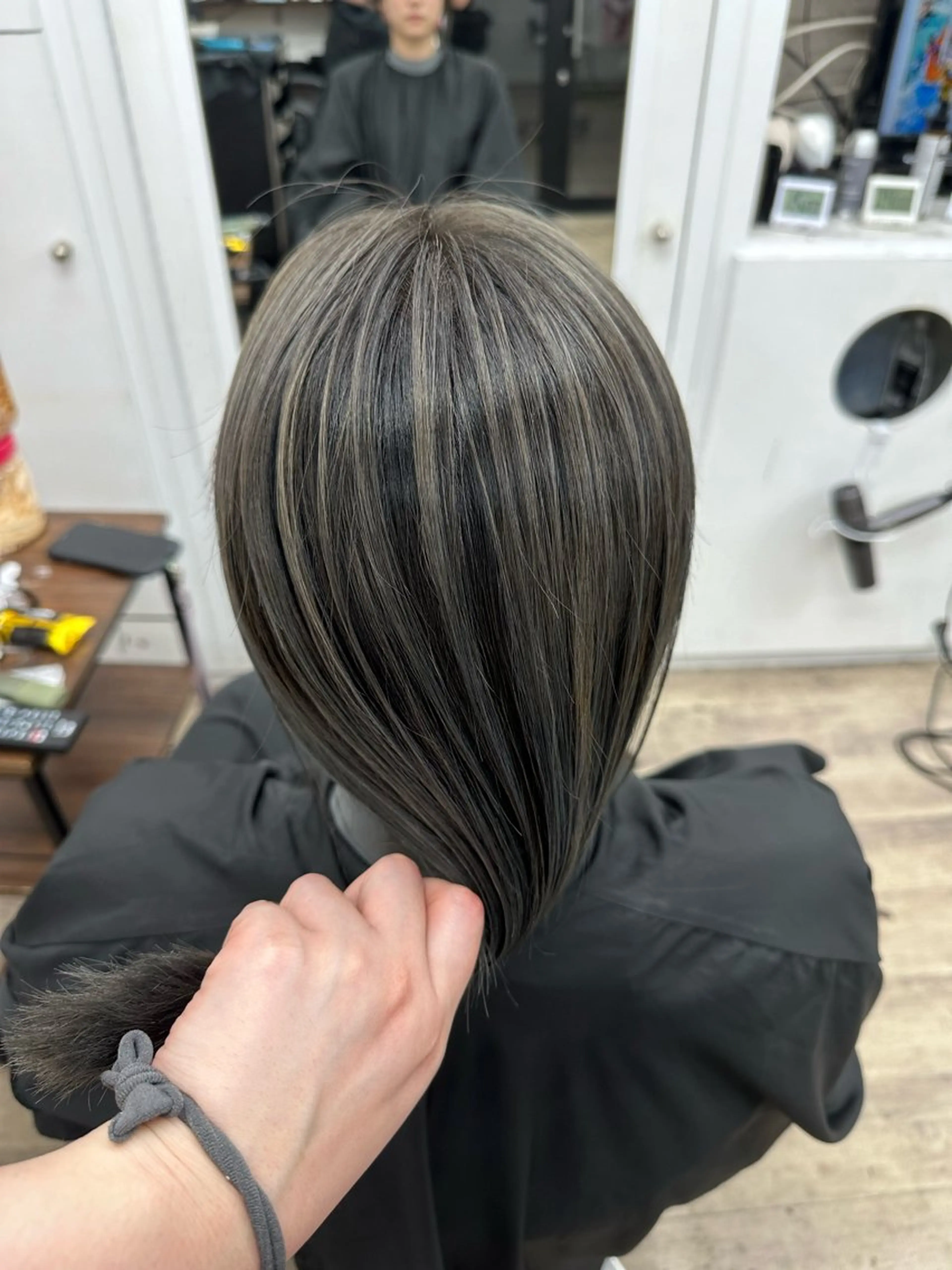 セミロング カラー クイックカットプログレ所属・saki サキのヘアスタイル