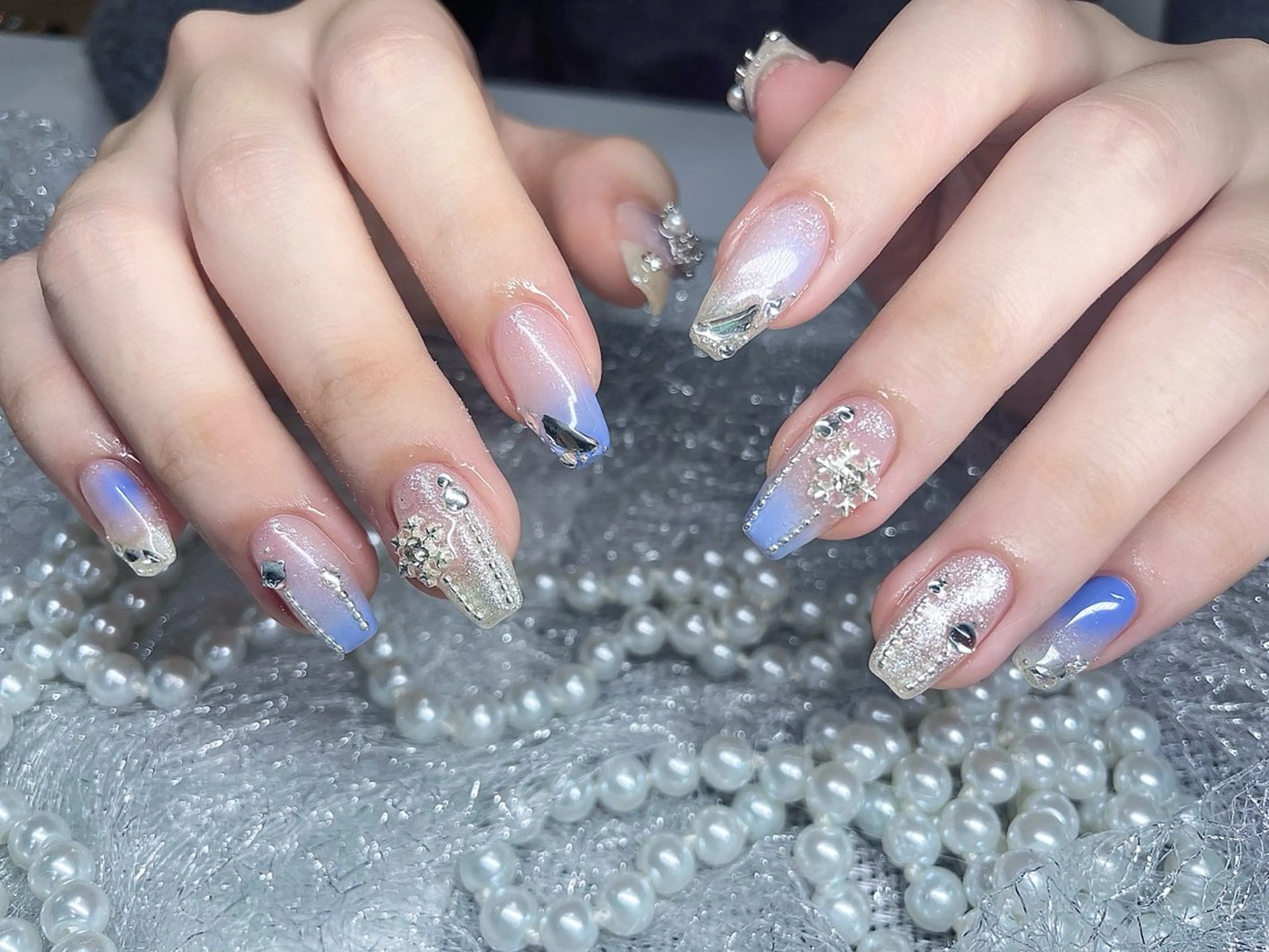 ネイル 長さ出し フットネイル フレンチネイル ジェルネイル ガラスフレンチ ハンドネイル ハンドケア More Glam渋谷店のネイルデザイン