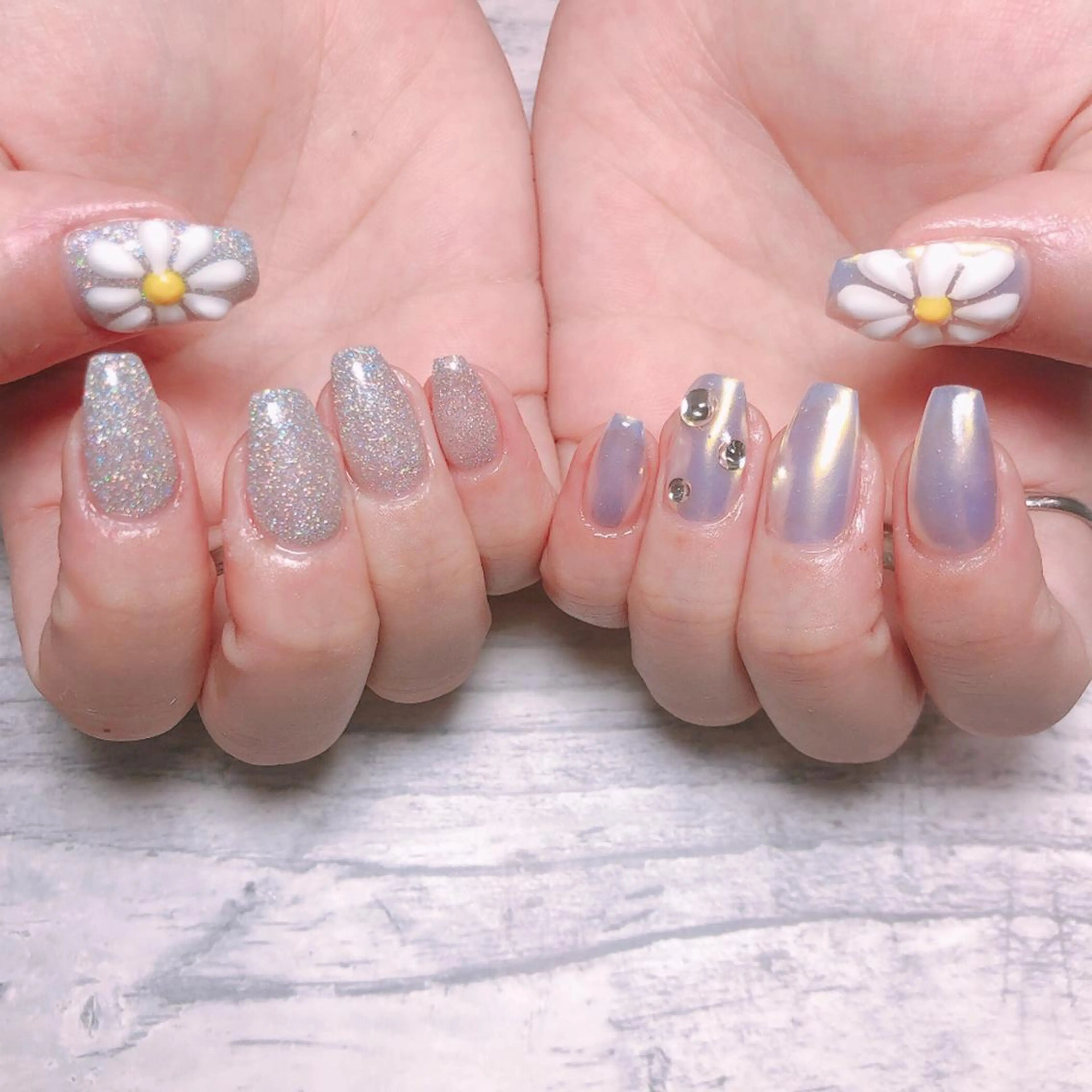 ネイル ミラーネイル ストーンネイル 個室ネイルサロンDolly Girl〜ドーリーガール〜所属・DollyGirl KYOKOのネイルデザイン