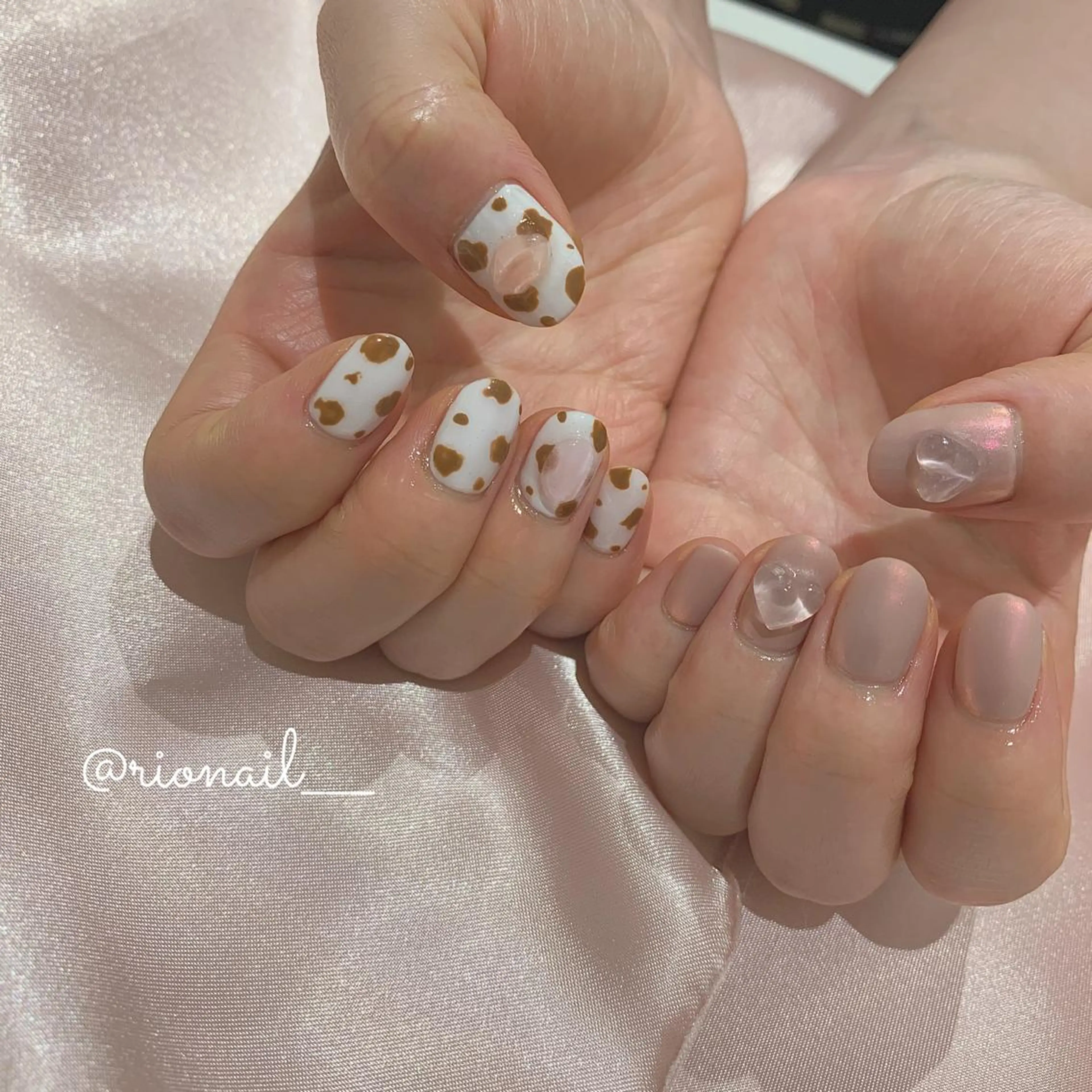 ネイル アートネイル 𝘙𝘪𝘰𝘯𝘢 ...🕯🤍のネイルデザイン