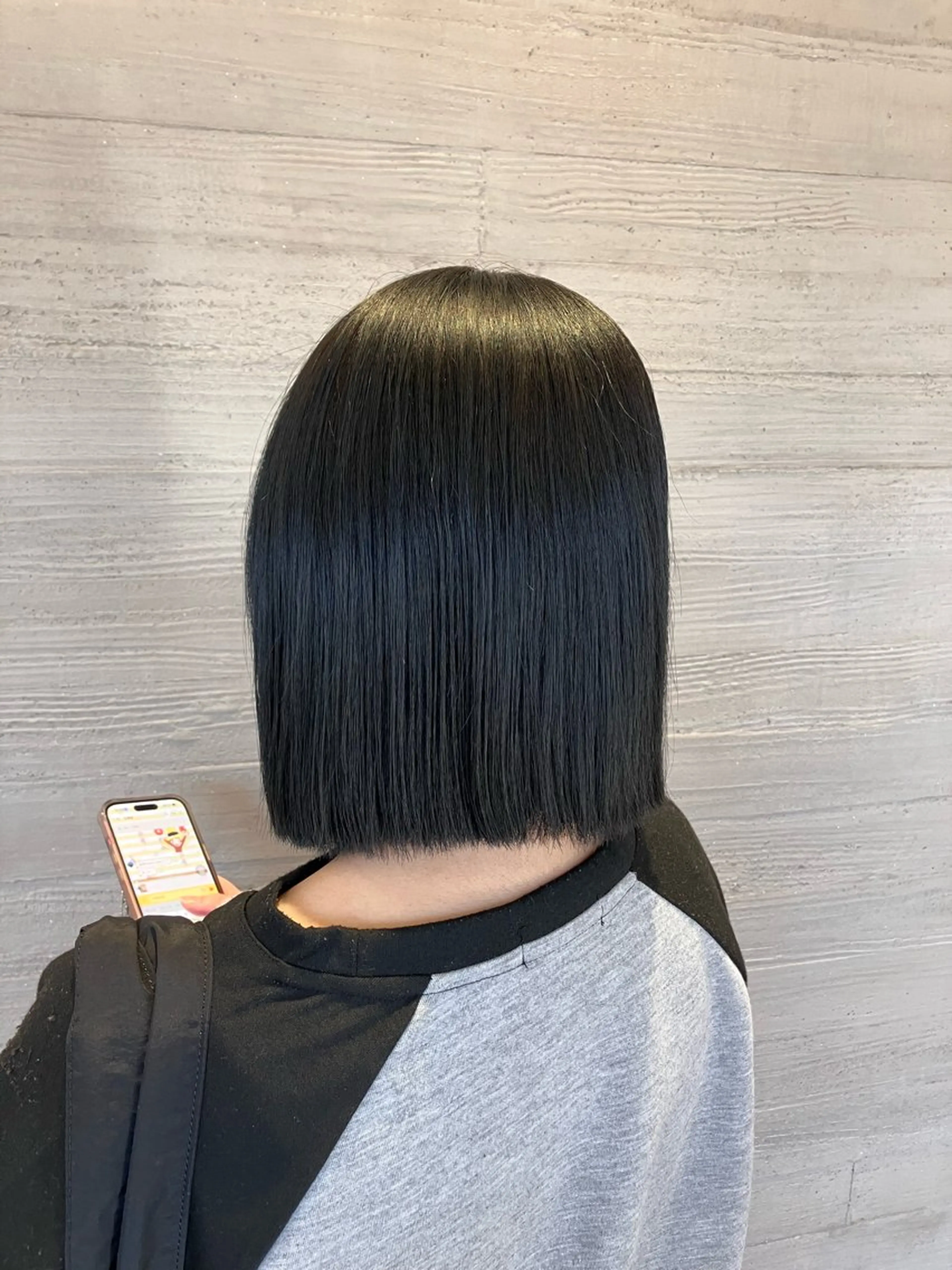 ショート カラー アッシュ オリーブアッシュ ボブ サキ🤍ハイトーン 🩰くびれ巻きヘアのヘアスタイル