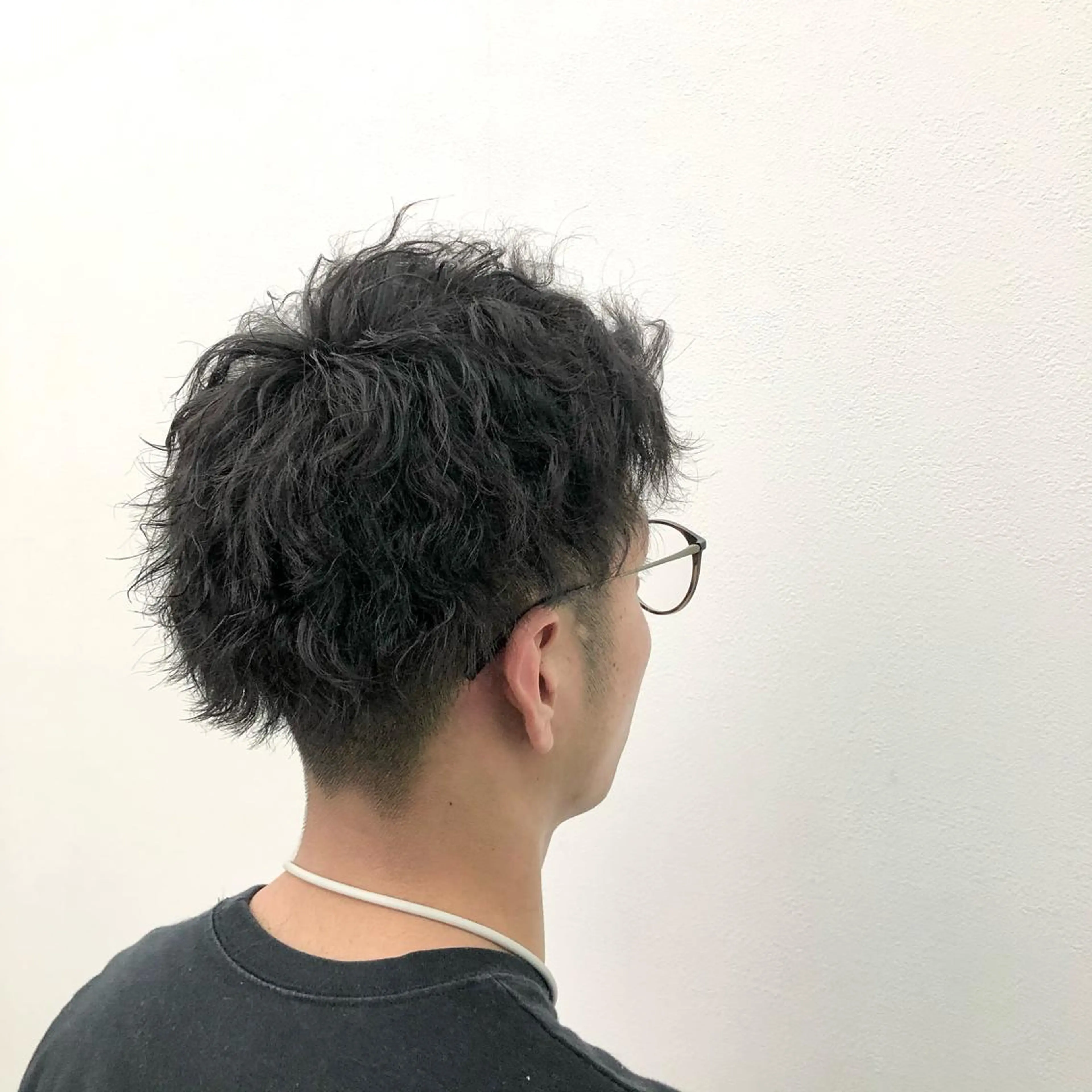 ショート カラー パーマ メンズ メンズバレイヤージュ メンズブリーチ メンズハイライト メンズインナーカラー メンズ韓国風 eir心斎橋店所属・エビスザキレン／メン ズ／心斎橋🌳のヘアスタイル