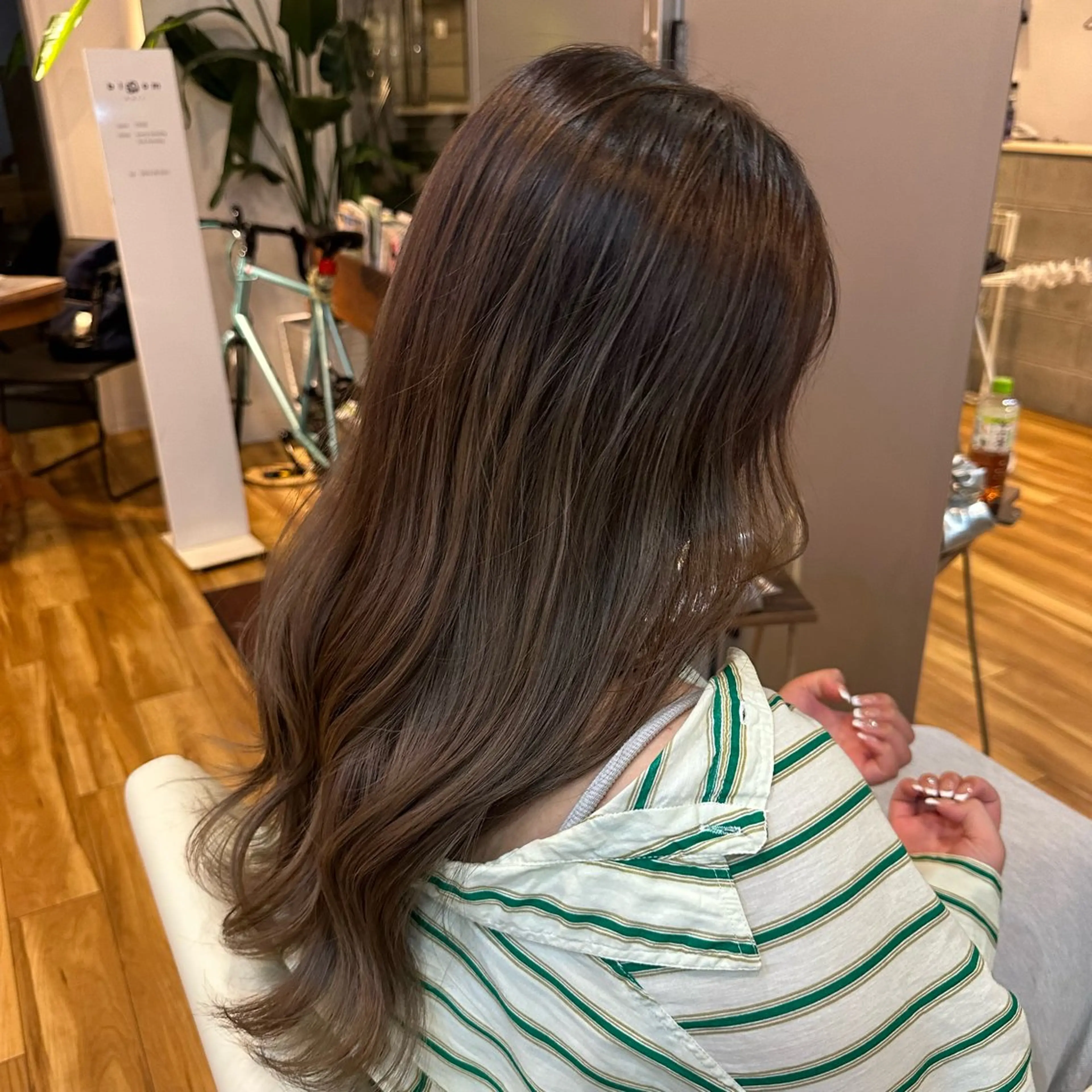 カラー バレイヤージュ ベージュカラー ブリーチ ヘアカラー 大原 正寛のヘアスタイル