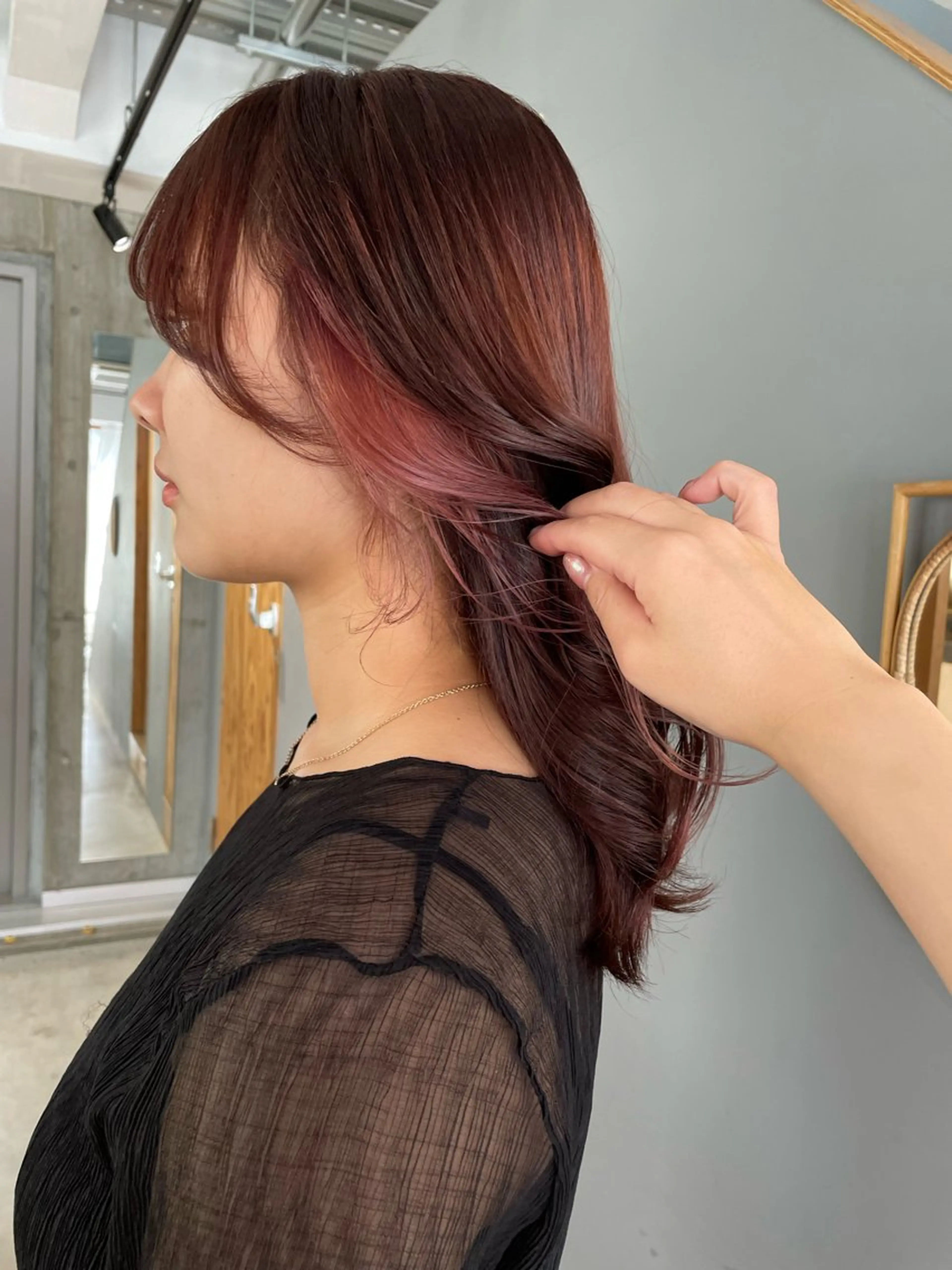 ロング カラー ブリーチ ブラウンカラー イヤリングカラー ブリーチなしカラー ピンクカラー ヘアカラー トリートメント noa ☪︎のヘアスタイル