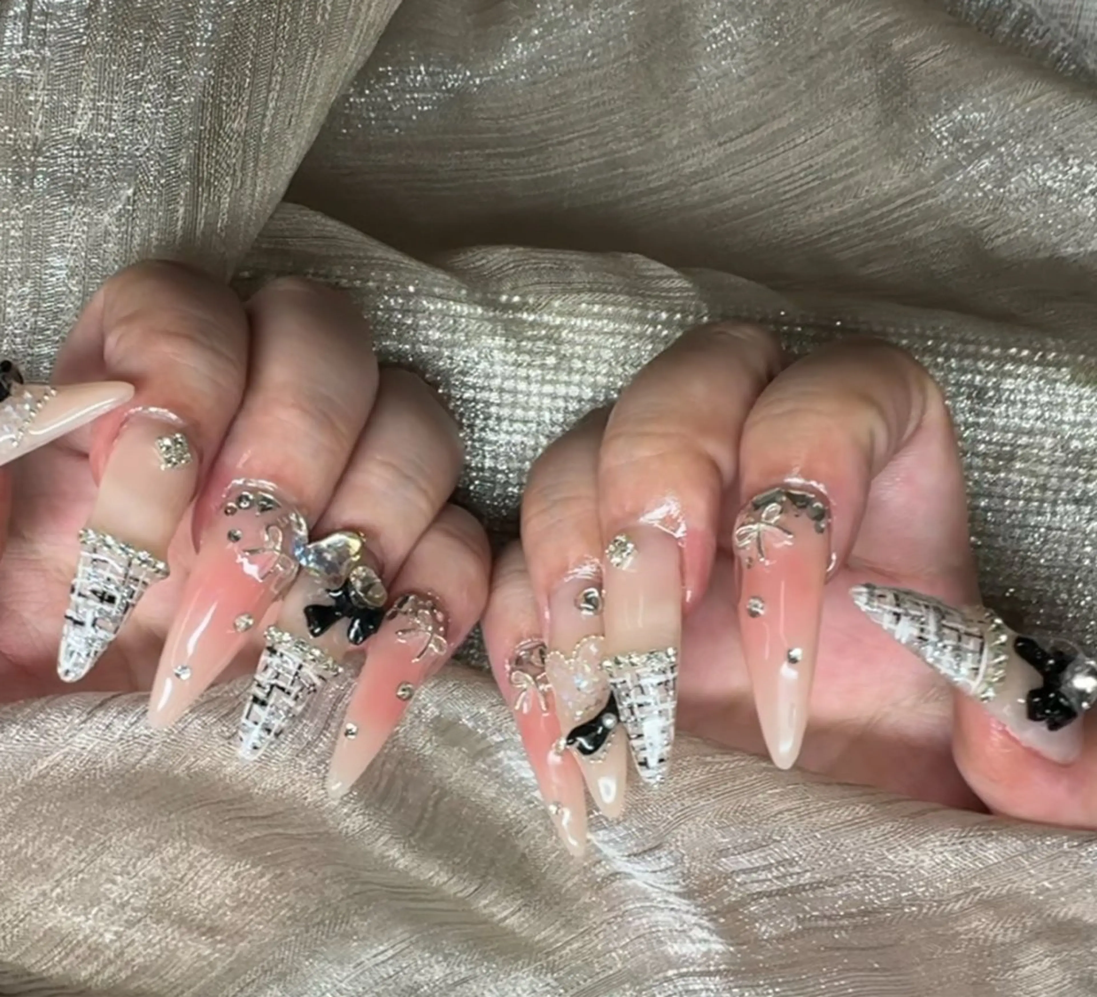 ネイル オーロラネイル フレンチネイル グラデーション 氷ネイル・うるうるネイル キラキラネイル ハンドネイル H.baby Nail Salonのネイルデザイン