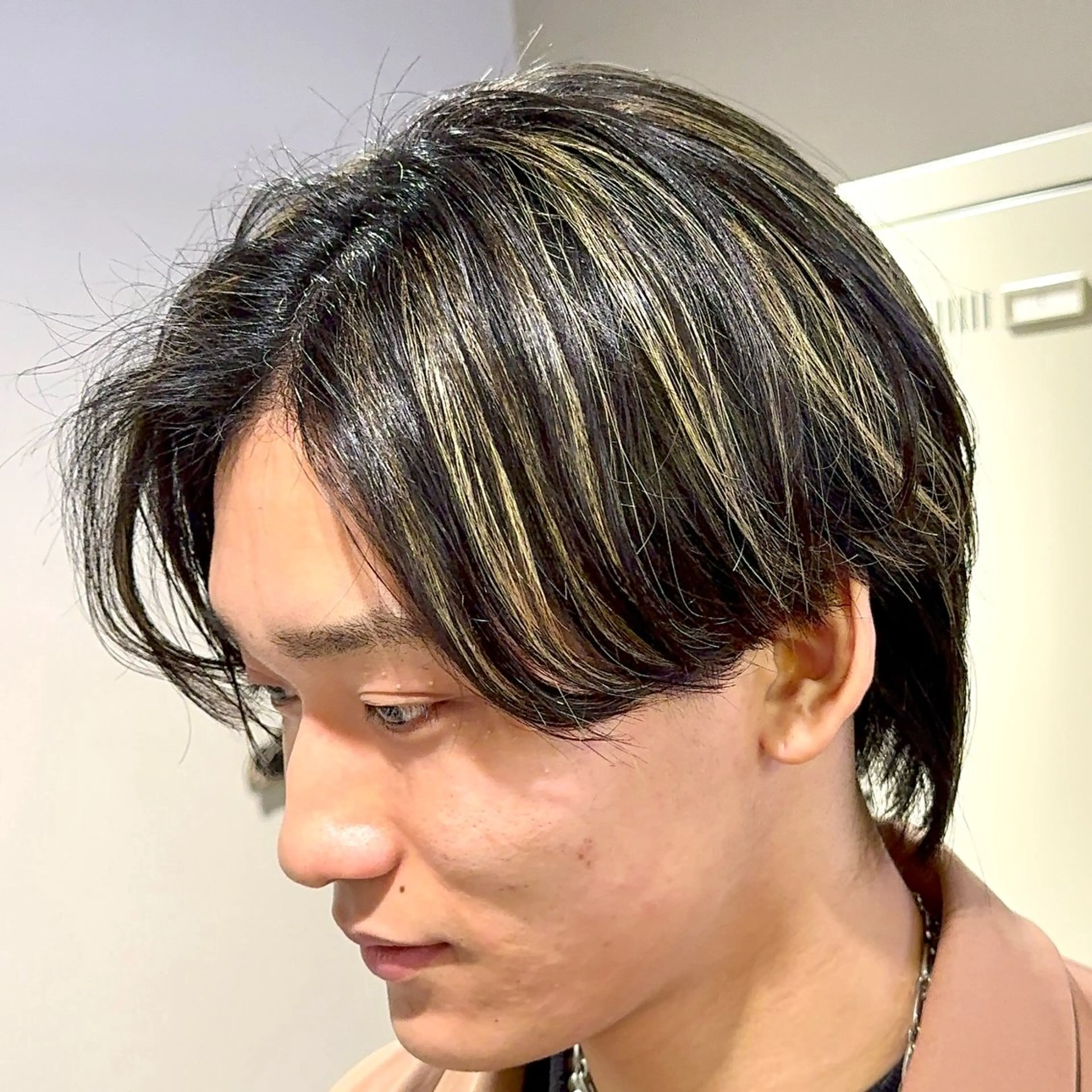 ショート パーマ ヘアアレンジ メンズ センターパート メンズパーマ ニュアンスパーマ 顔まわりカット の達人のヘアスタイル