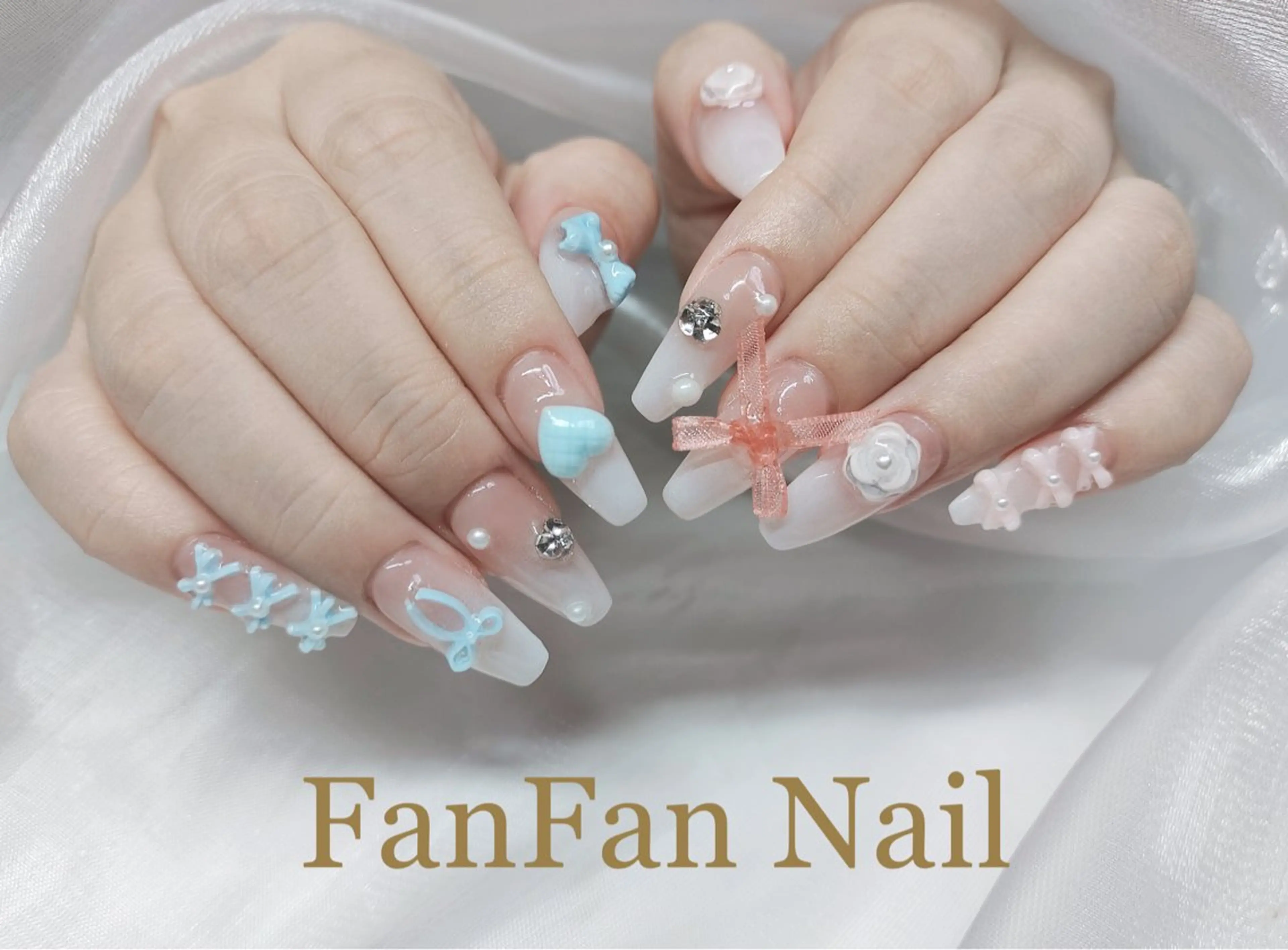 ネイル アートネイル オーロラネイル ガーリー キラキラネイル 韓国ネイル ハンドネイル KaKa FanFanNailのネイルデザイン