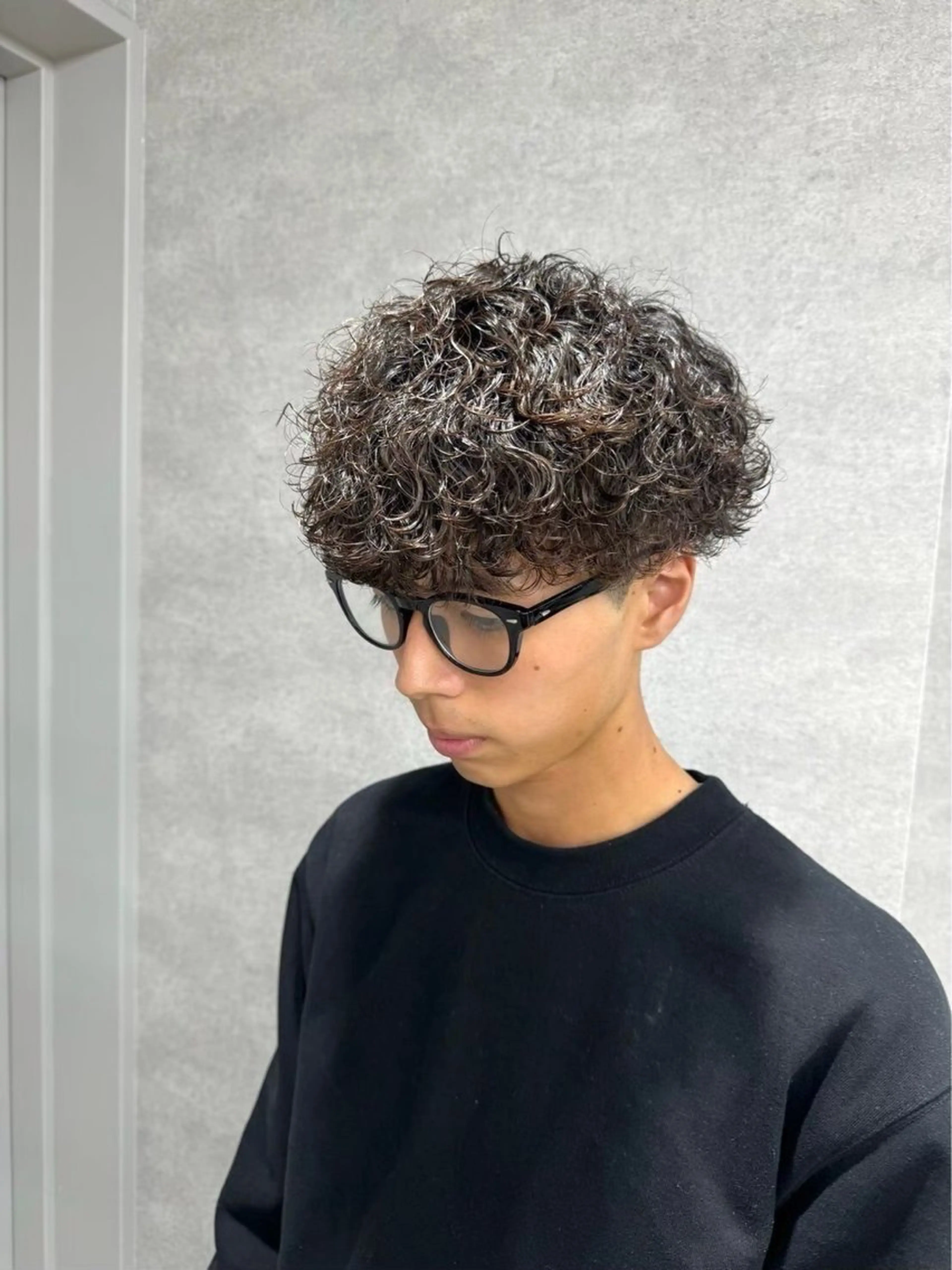 パーマ メンズ 女子ウケNo.1メン ズヘアー流行先端🔥のヘアスタイル