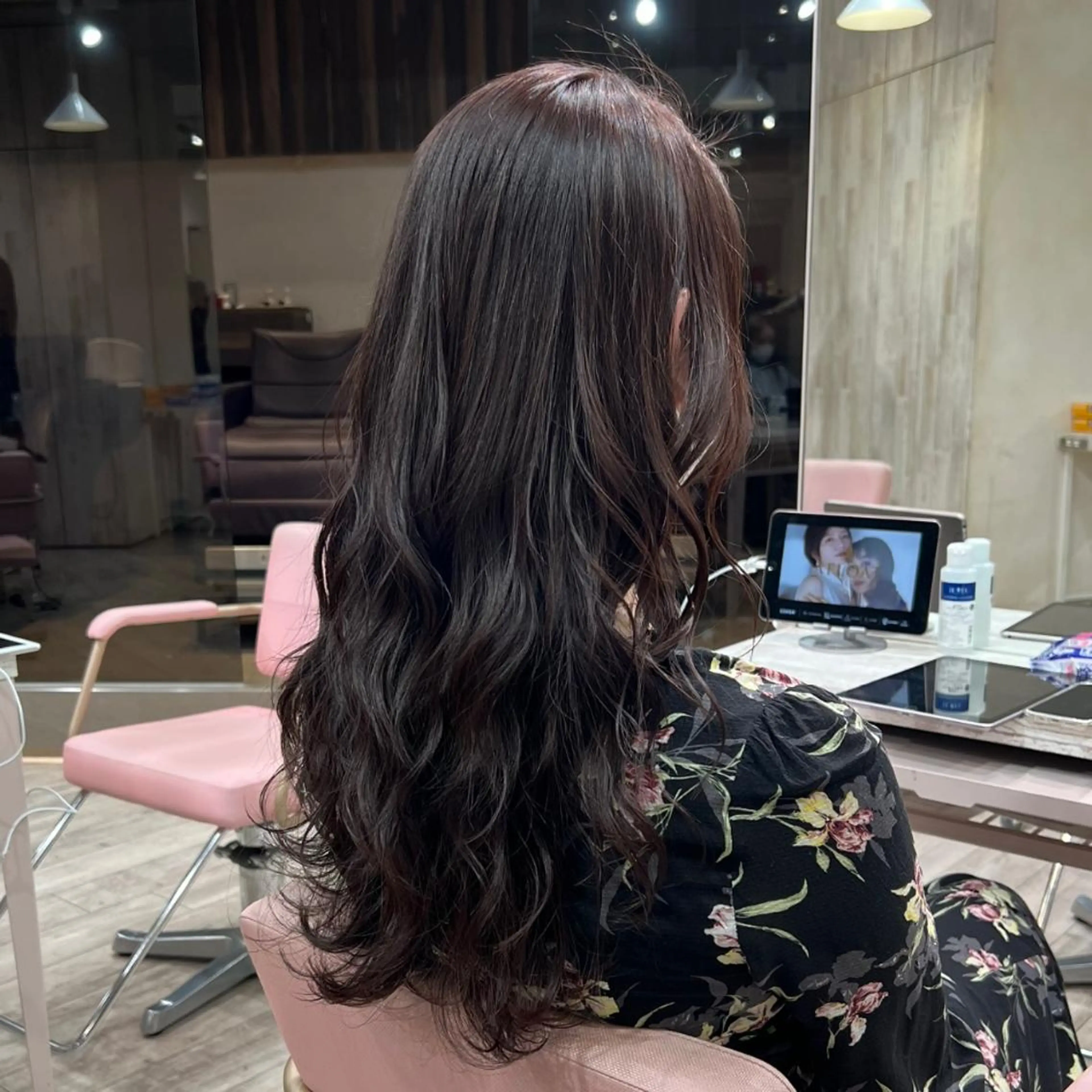 セミロング カラー 小顔カット ヘアカラー トリートメント モテ髪×トレンド💕 小顔レイヤー 金井のヘアスタイル