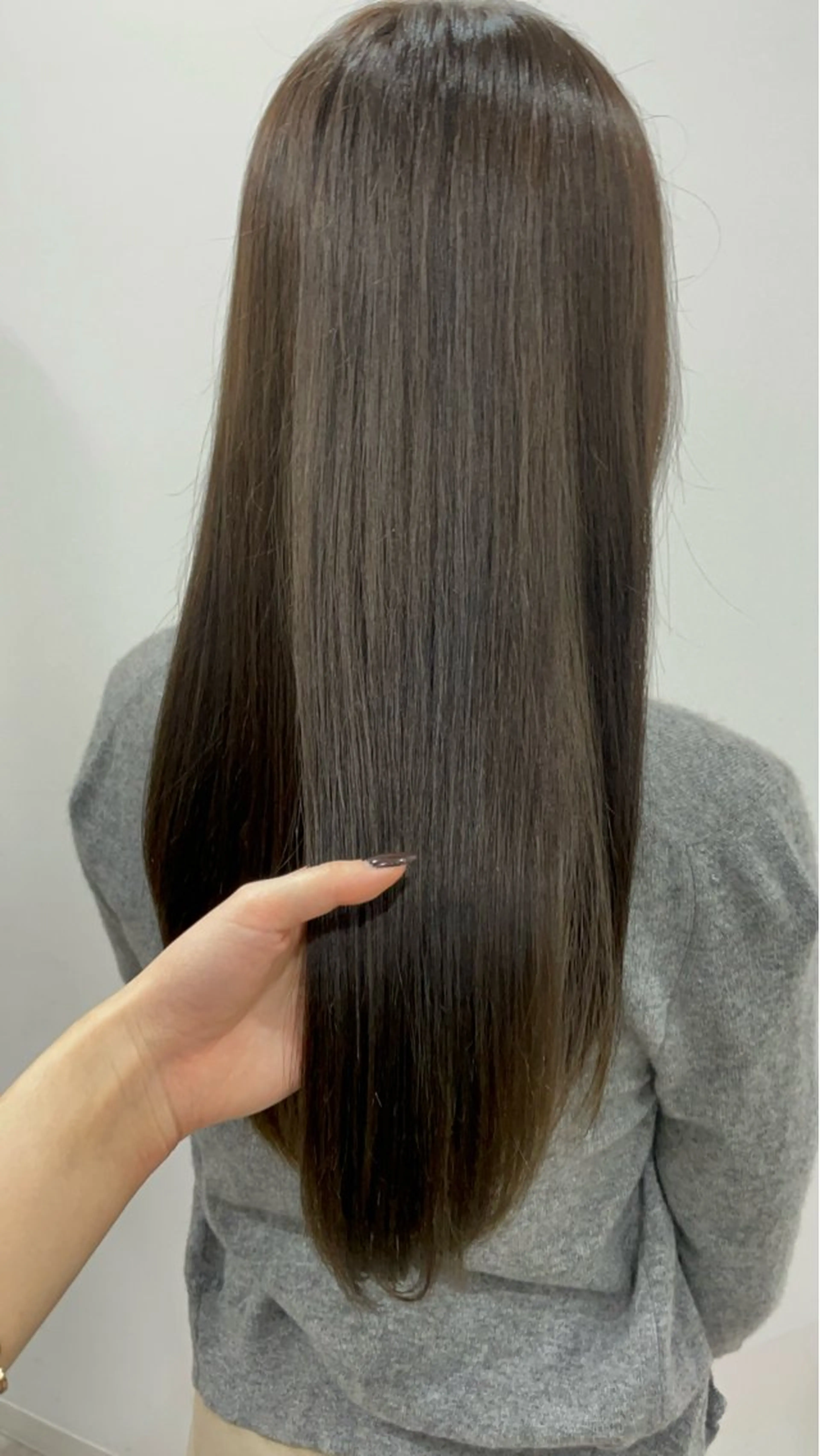 ロング アッシュ ロング カット ヘアカラー トリートメント ニシザカ マナのヘアスタイル