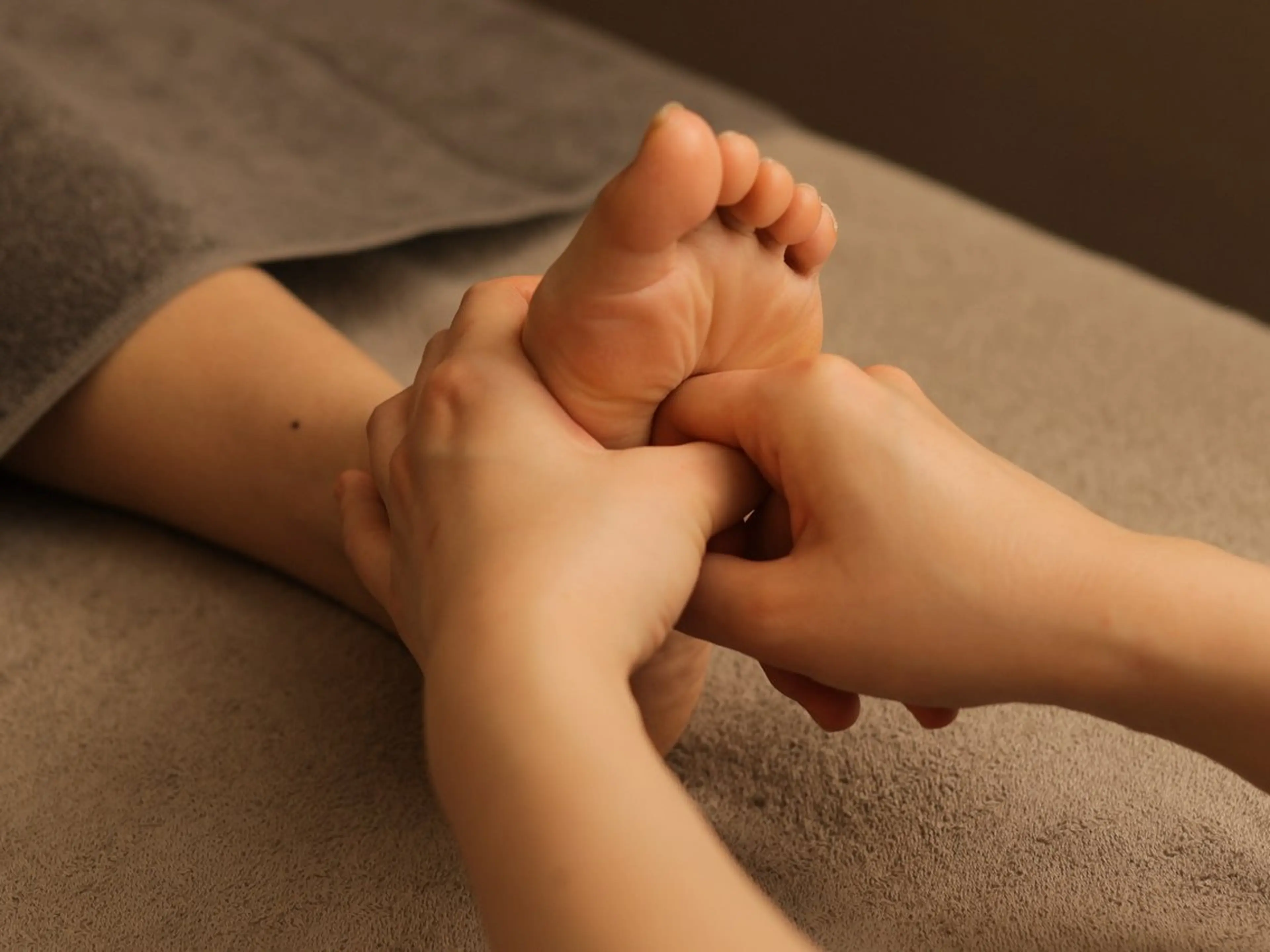 🌻おすすめ🌻デトックス足つぼ＋ひざ下リンパ30分✨足湯付きの写真